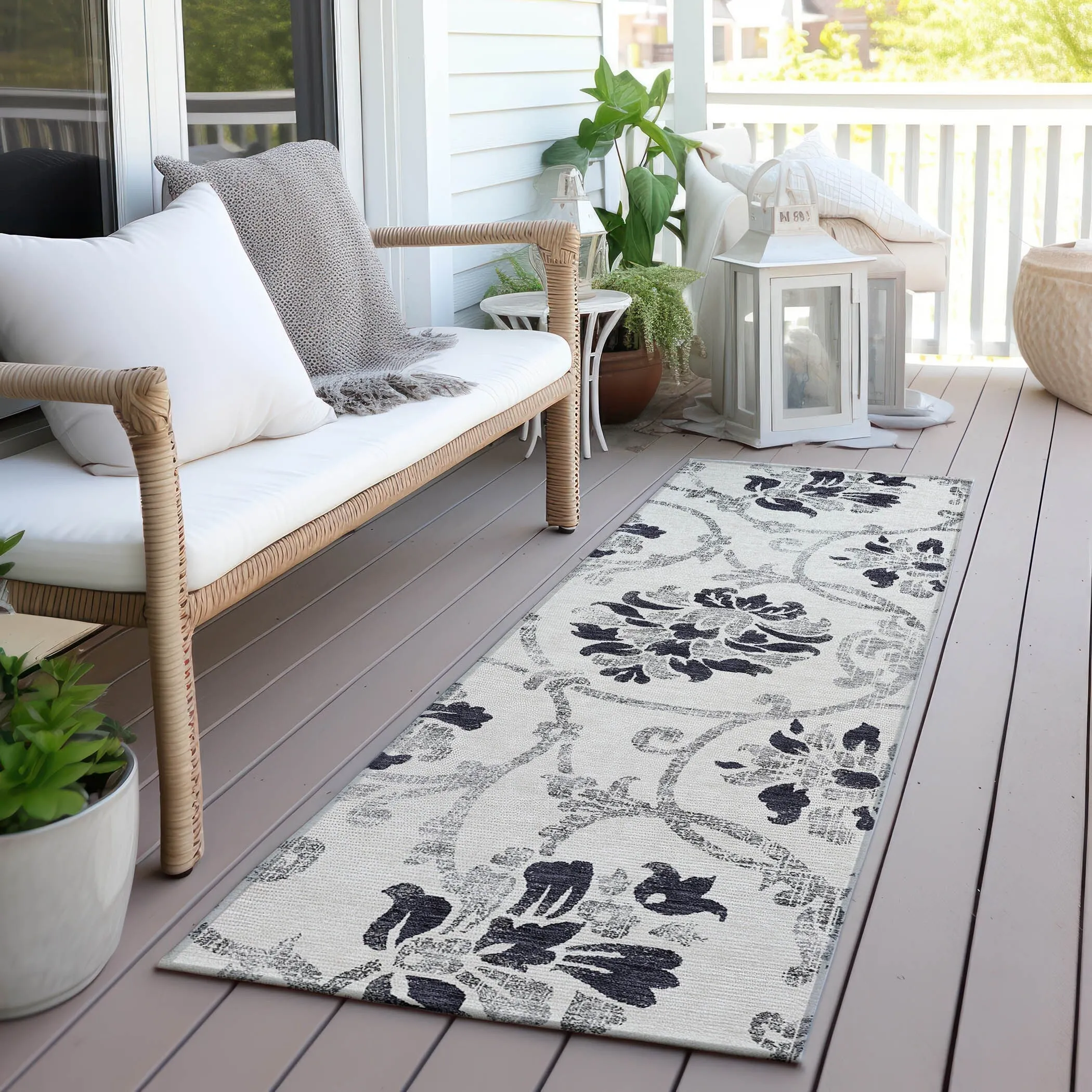 Machine Washable Indoor/ Outdoor Chantille Floral Scroll Rug