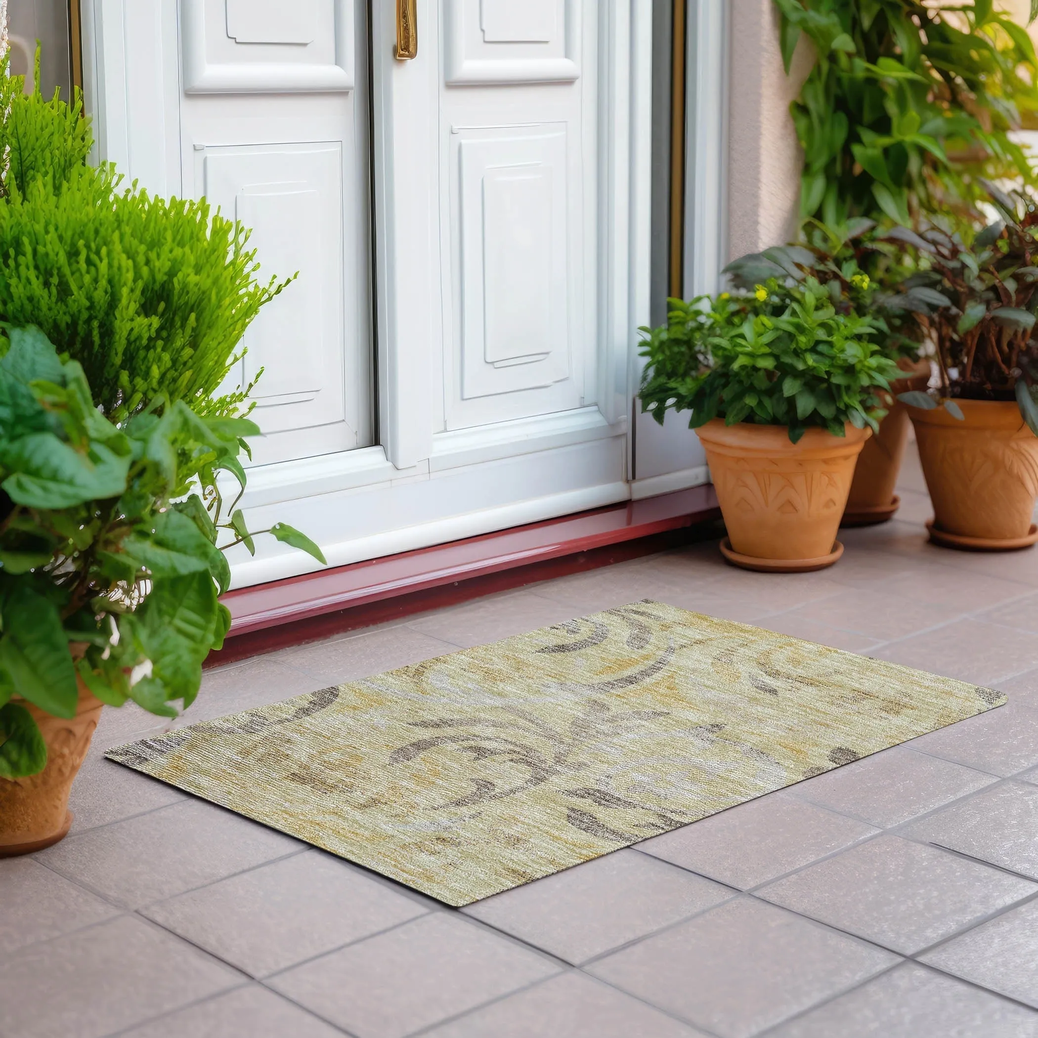 Machine Washable Indoor/ Outdoor Chantille Floral Scroll Rug