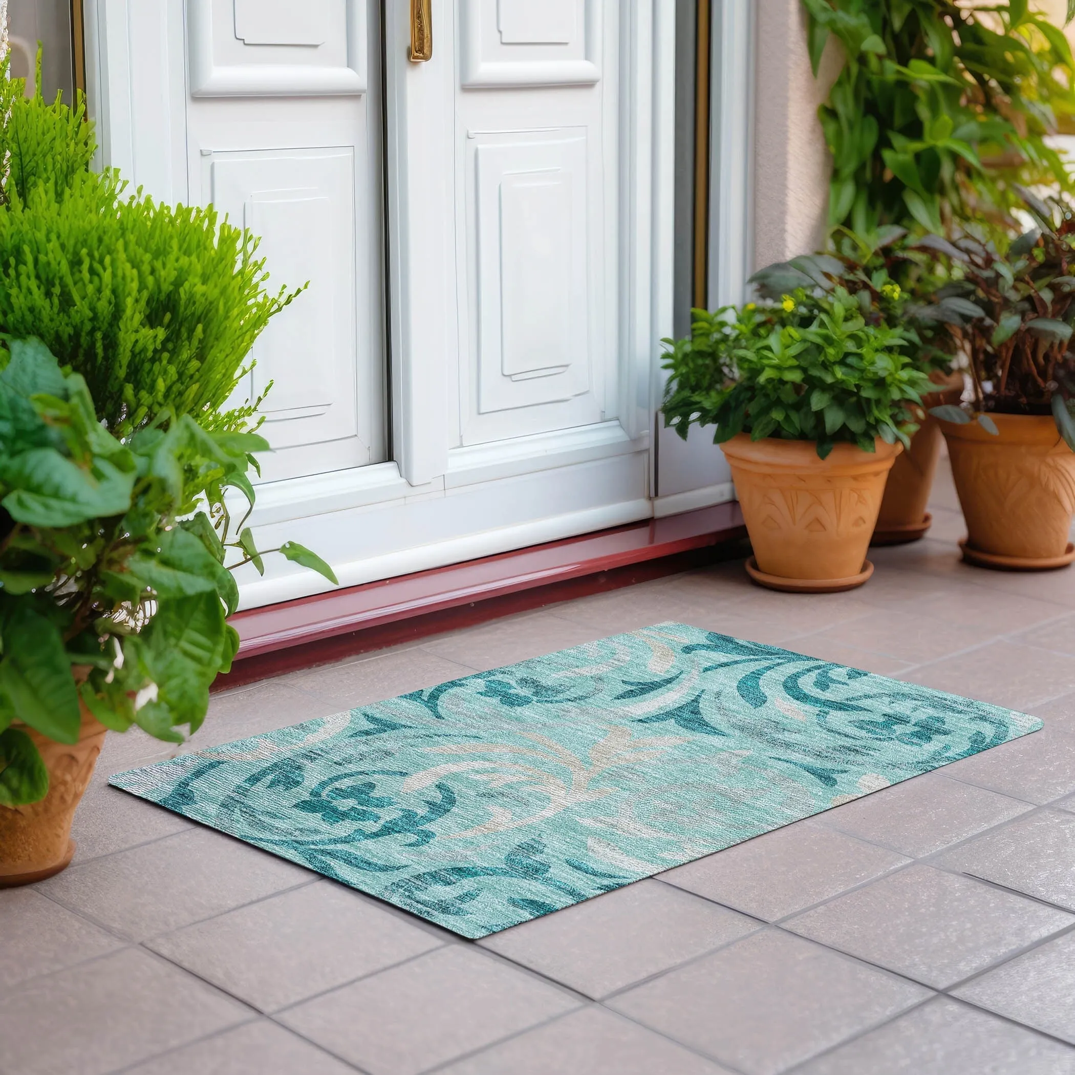 Machine Washable Indoor/ Outdoor Chantille Floral Scroll Rug