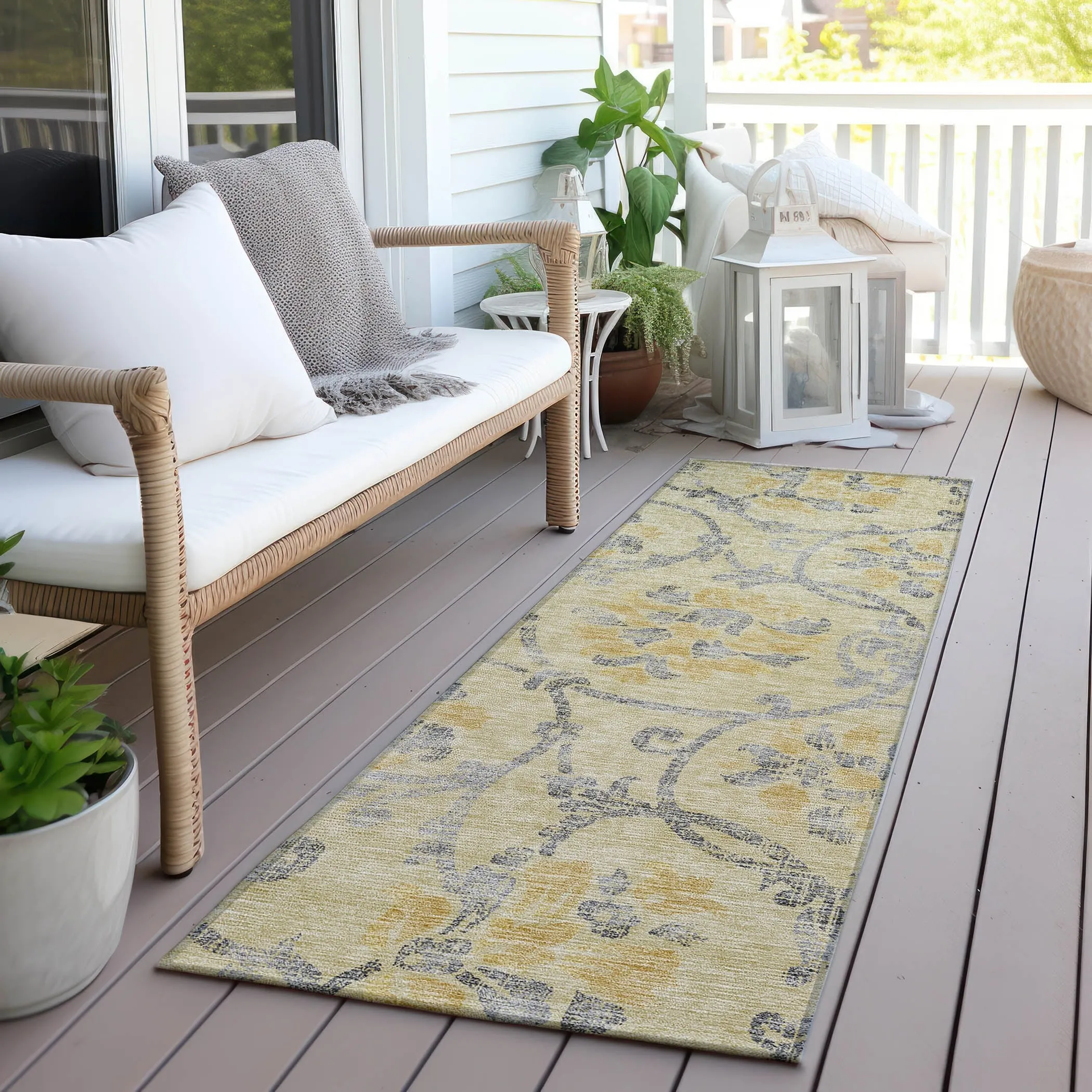 Machine Washable Indoor/ Outdoor Chantille Floral Scroll Rug