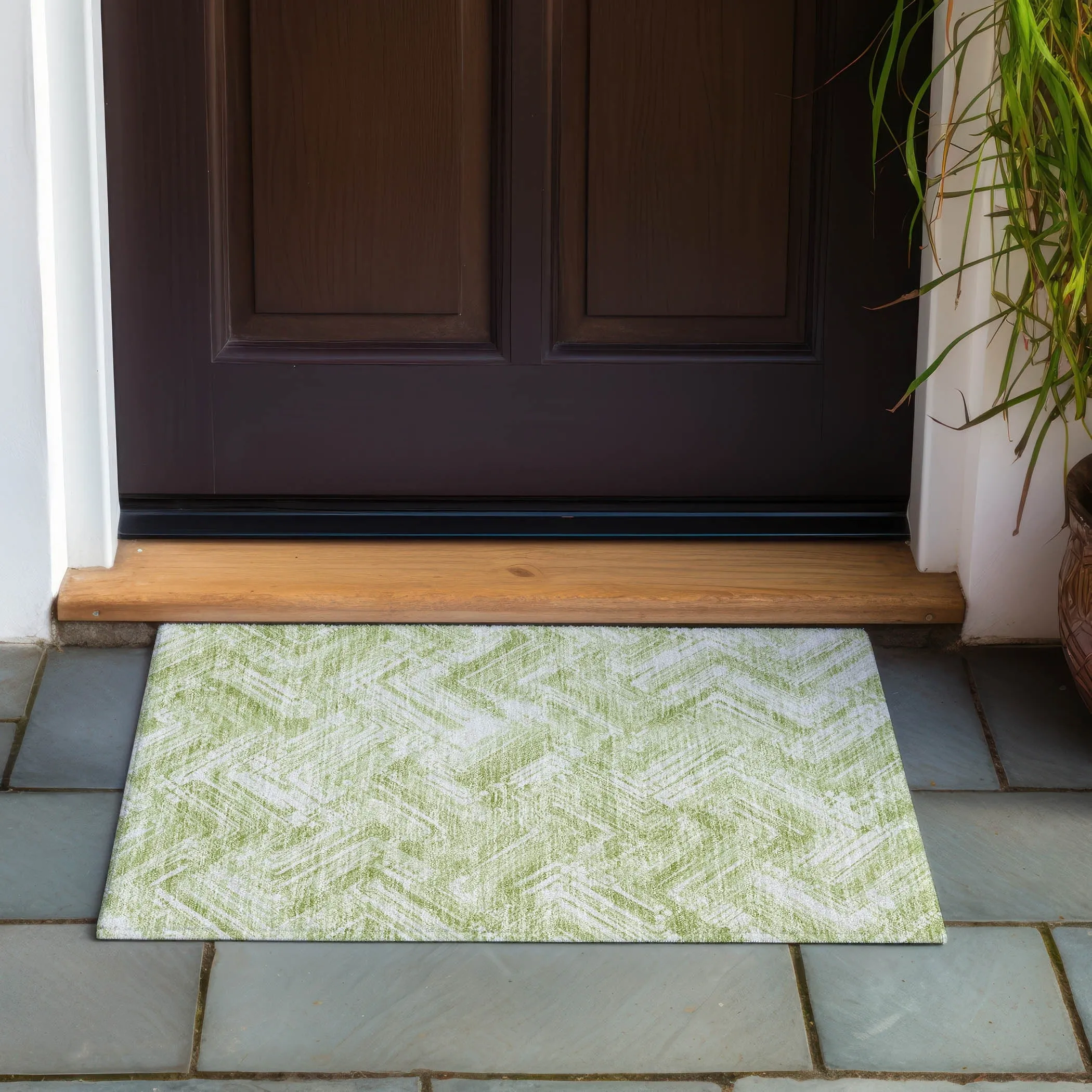 Machine Washable Indoor/ Outdoor Chantille Modern Chevron Rug