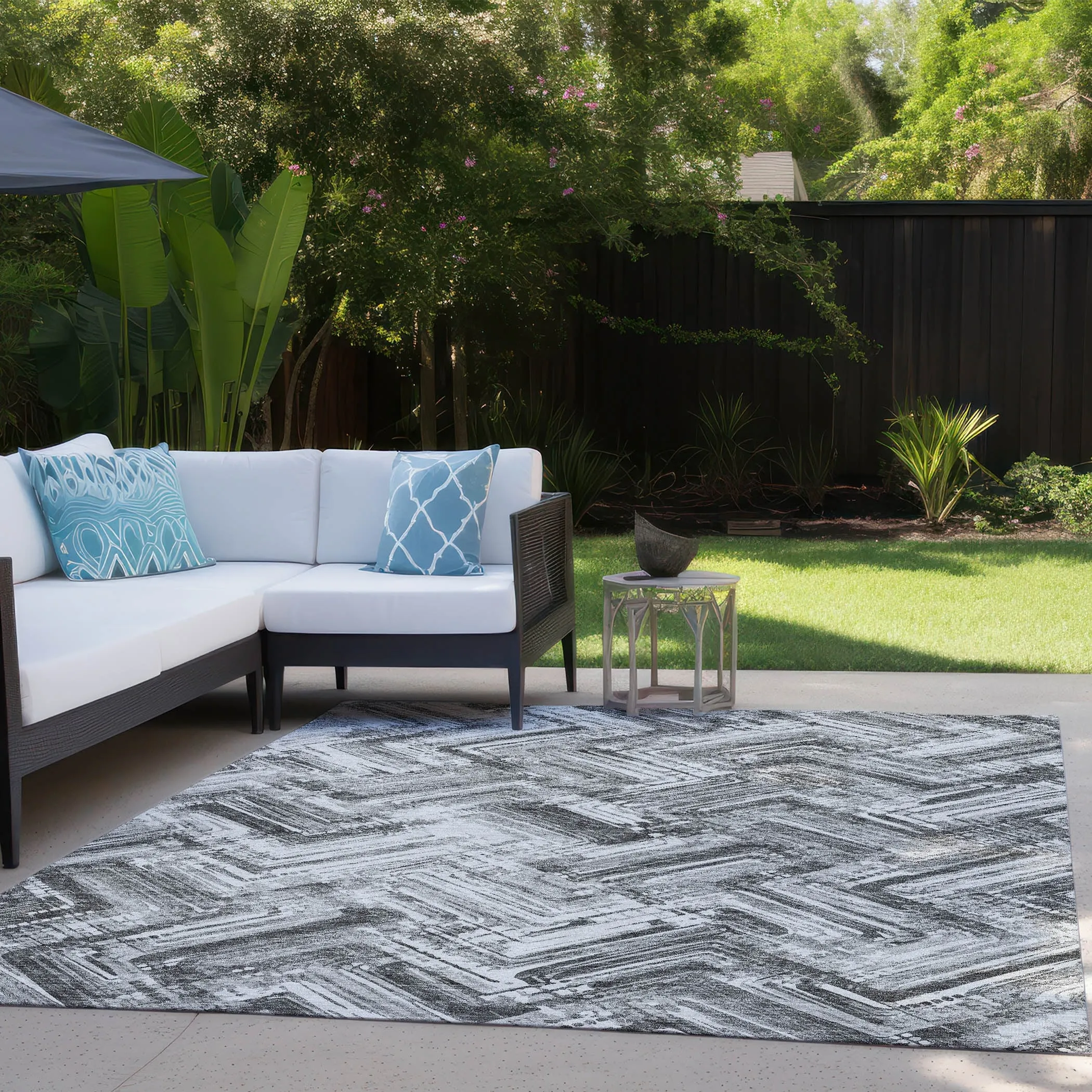 Machine Washable Indoor/ Outdoor Chantille Modern Chevron Rug