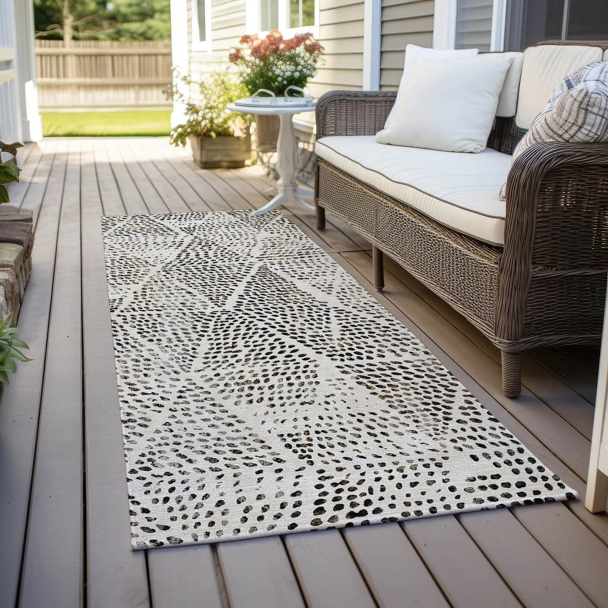 Machine Washable Indoor/ Outdoor Chantille Modern Diamonds Rug