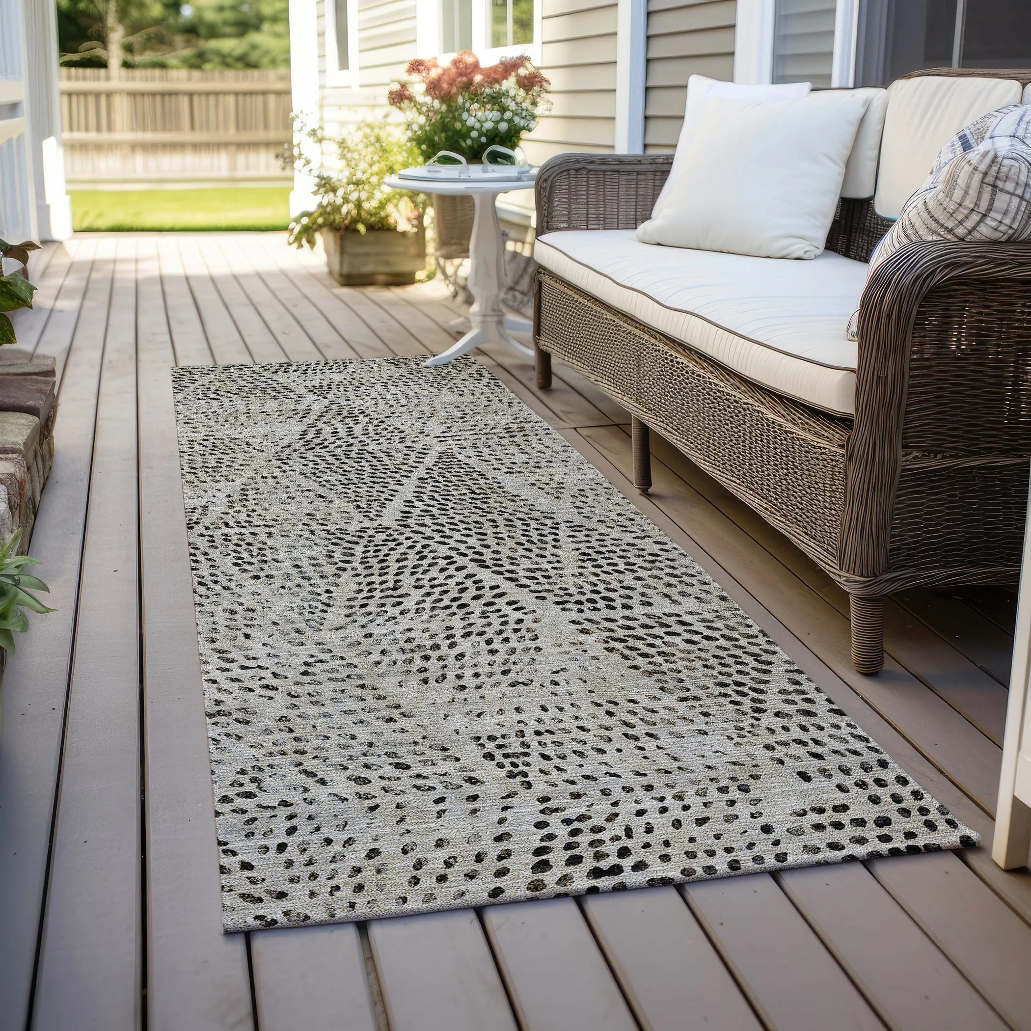 Machine Washable Indoor/ Outdoor Chantille Modern Diamonds Rug