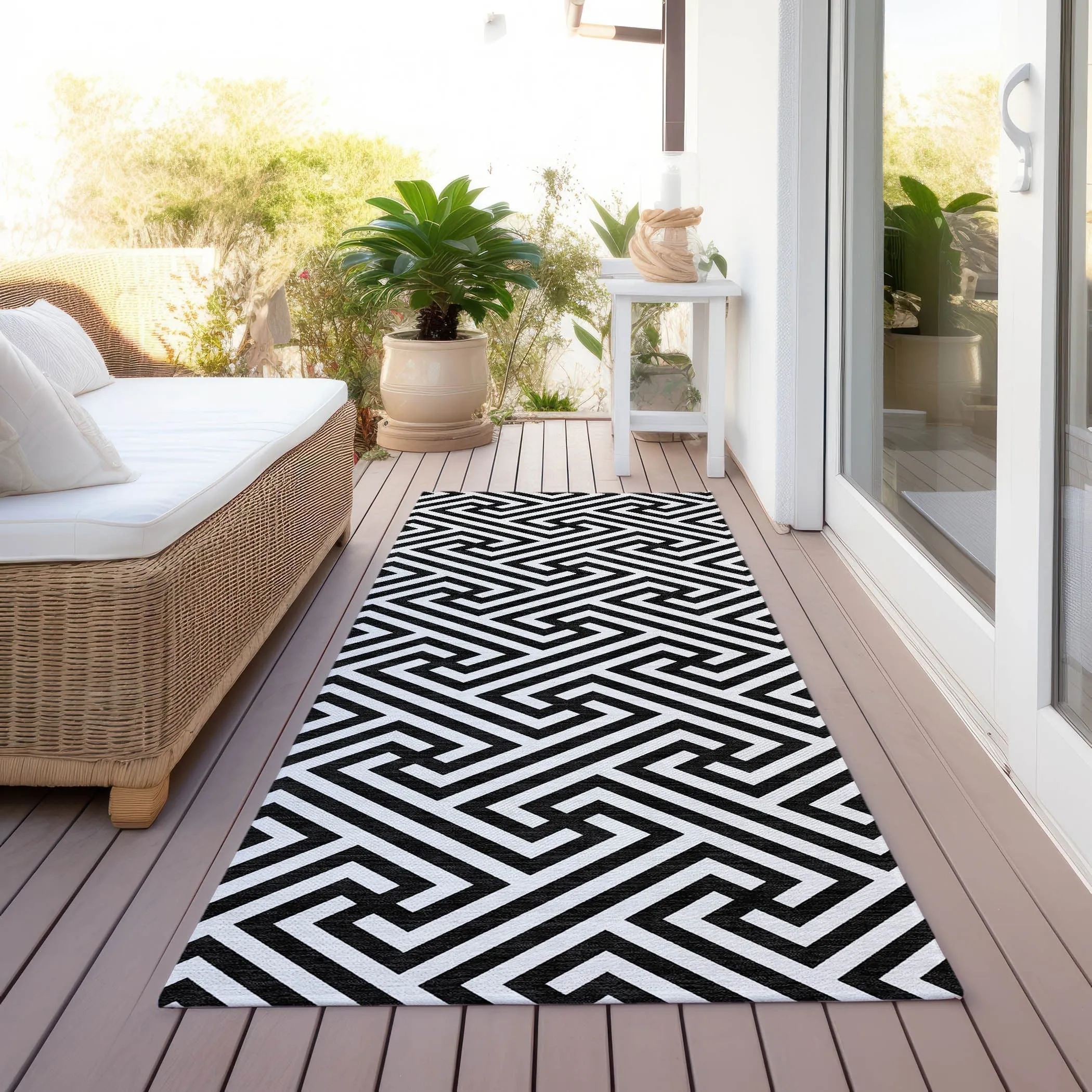 Machine Washable Indoor/ Outdoor Chantille Modern Geo Rug