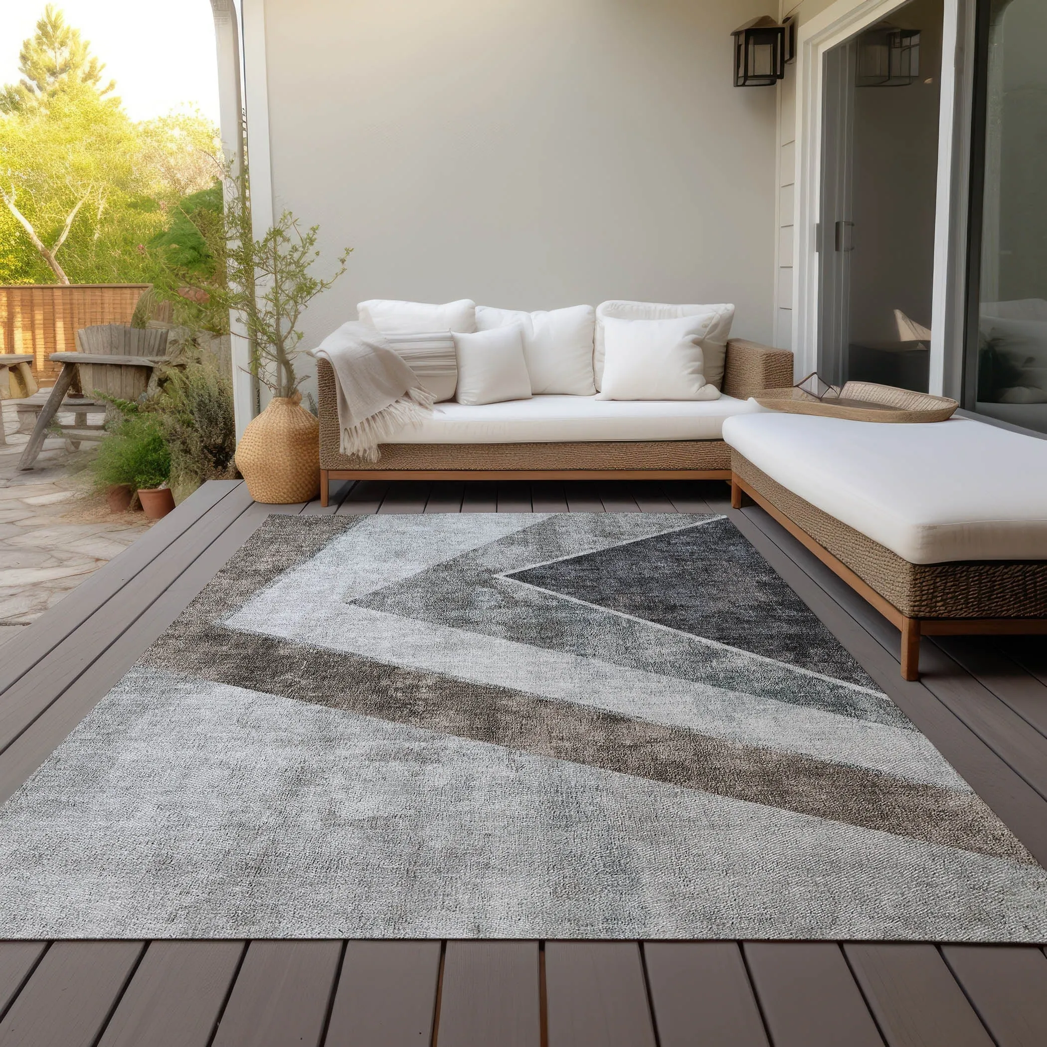 Machine Washable Indoor/ Outdoor Chantille Modern Geometric Rug