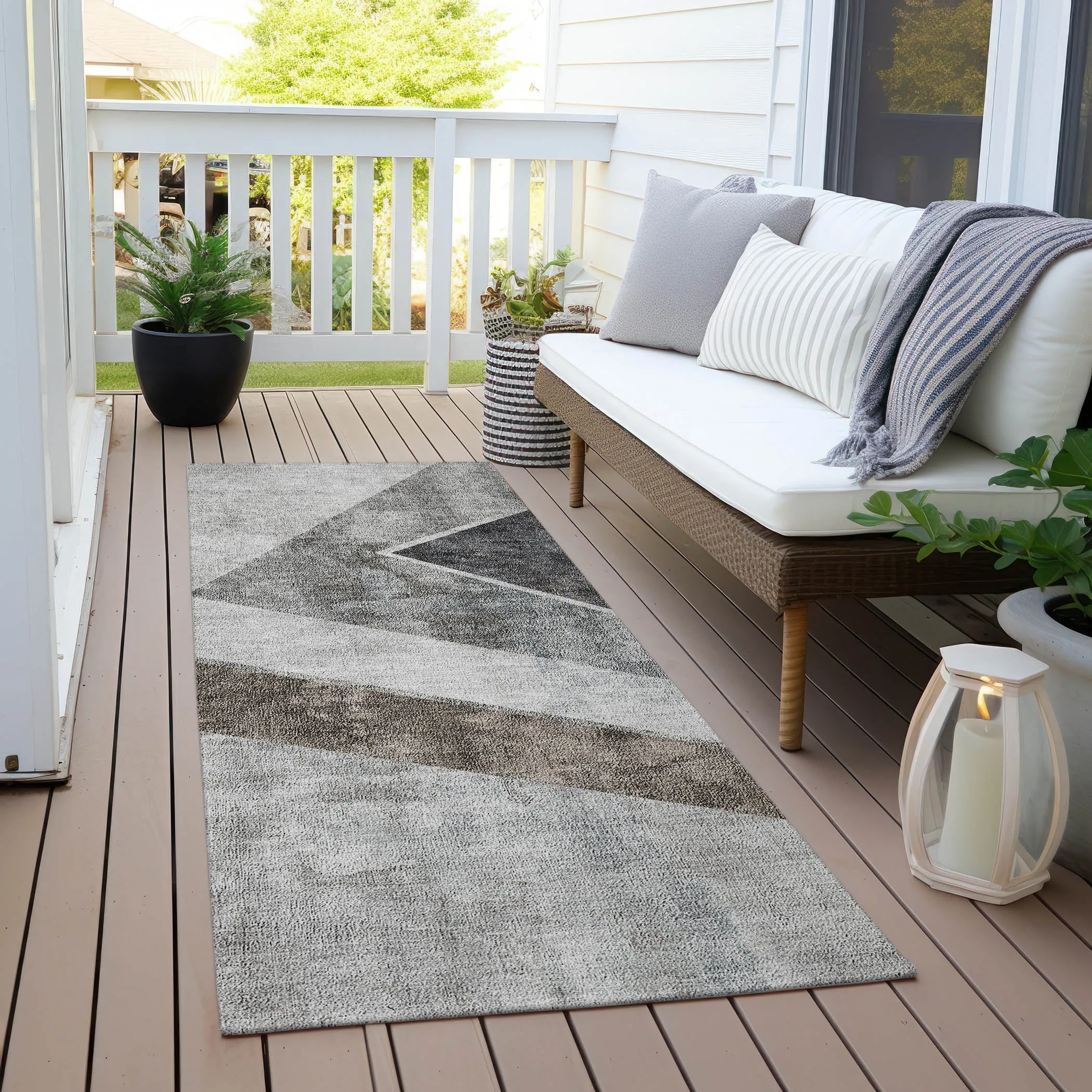 Machine Washable Indoor/ Outdoor Chantille Modern Geometric Rug
