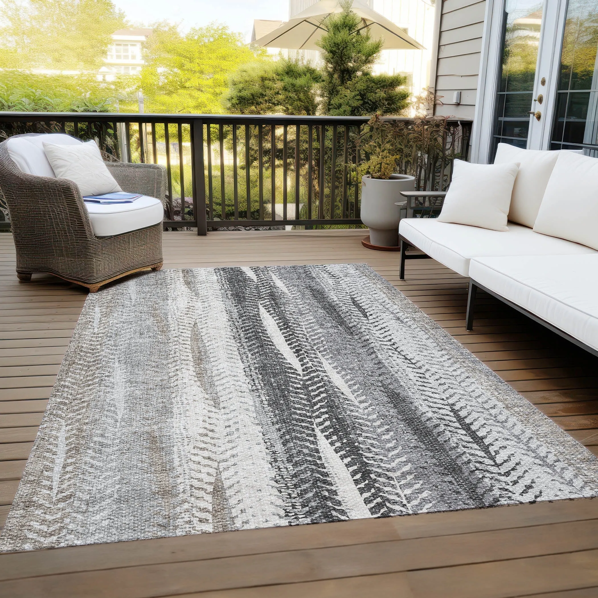 Machine Washable Indoor/ Outdoor Chantille Modern Imprints Rug