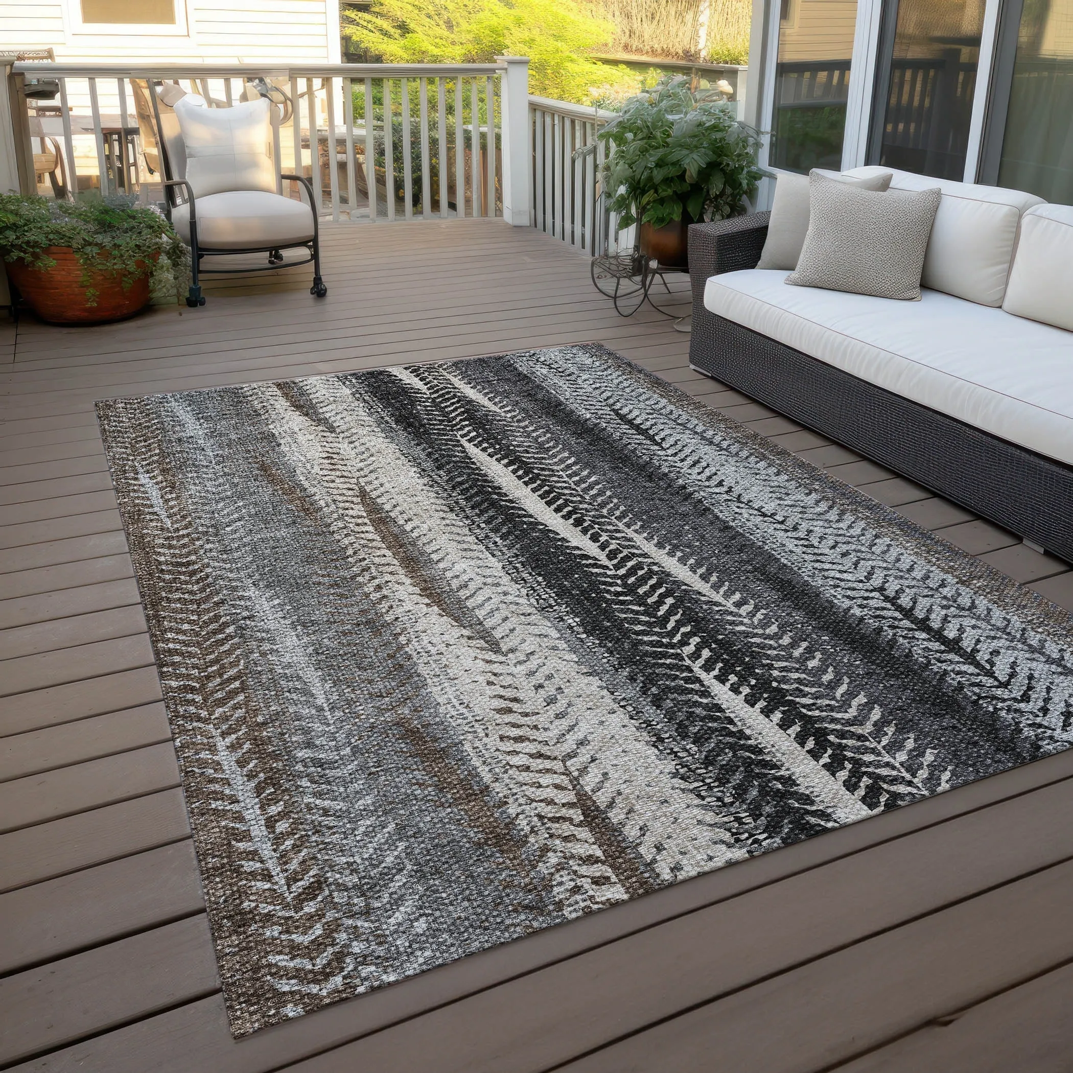 Machine Washable Indoor/ Outdoor Chantille Modern Imprints Rug
