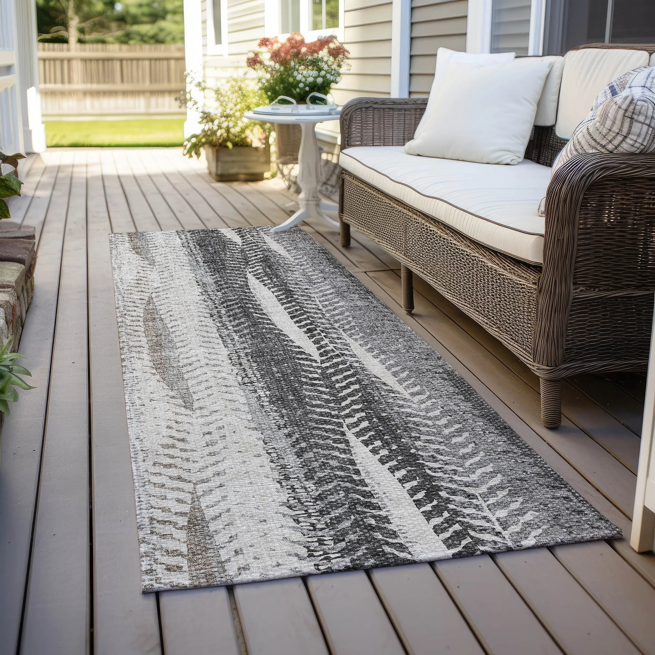 Machine Washable Indoor/ Outdoor Chantille Modern Imprints Rug