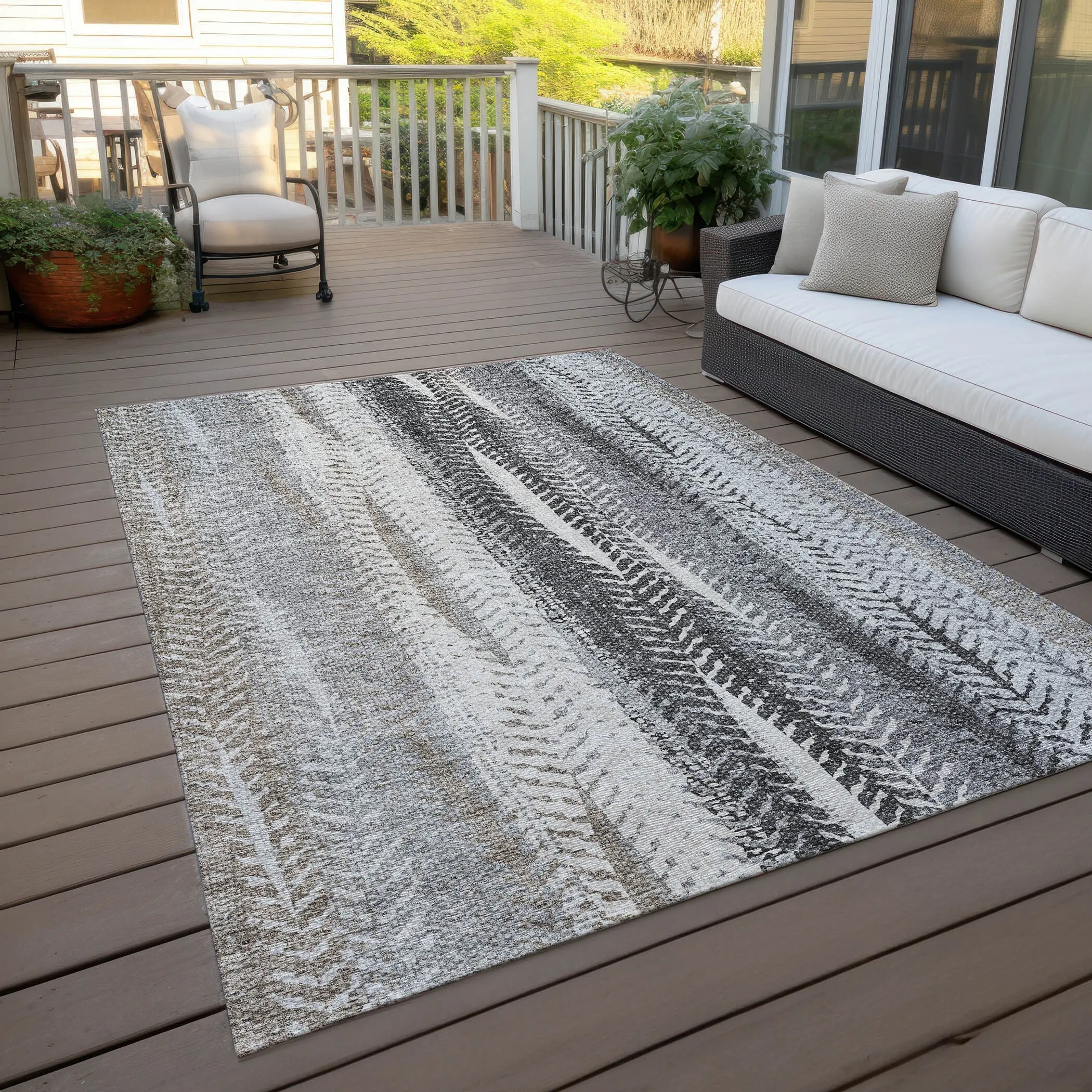 Machine Washable Indoor/ Outdoor Chantille Modern Imprints Rug