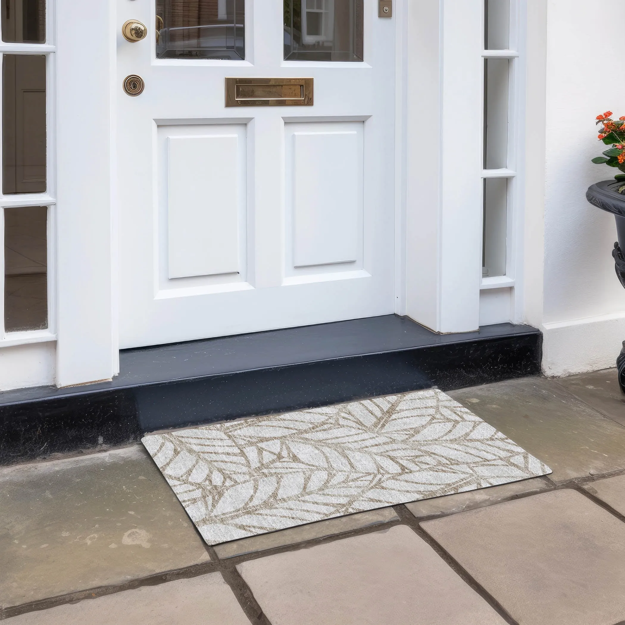 Machine Washable Indoor/ Outdoor Chantille Modern Palm Rug