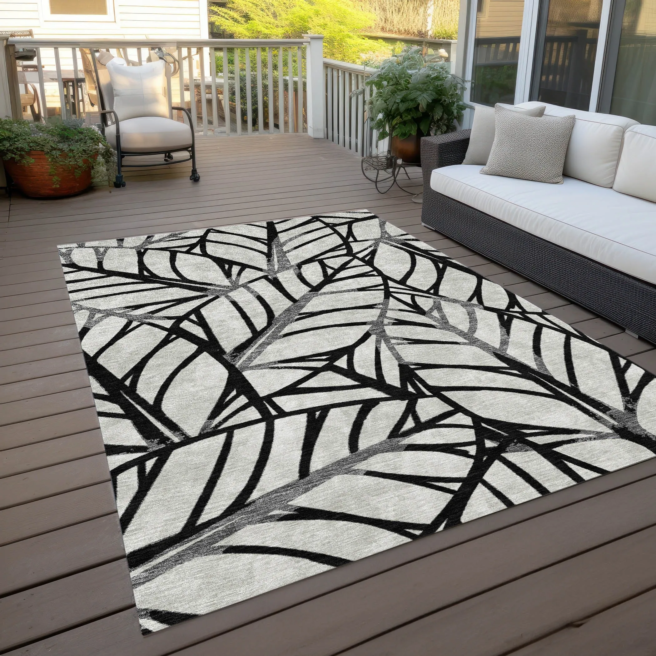 Machine Washable Indoor/ Outdoor Chantille Modern Palm Rug
