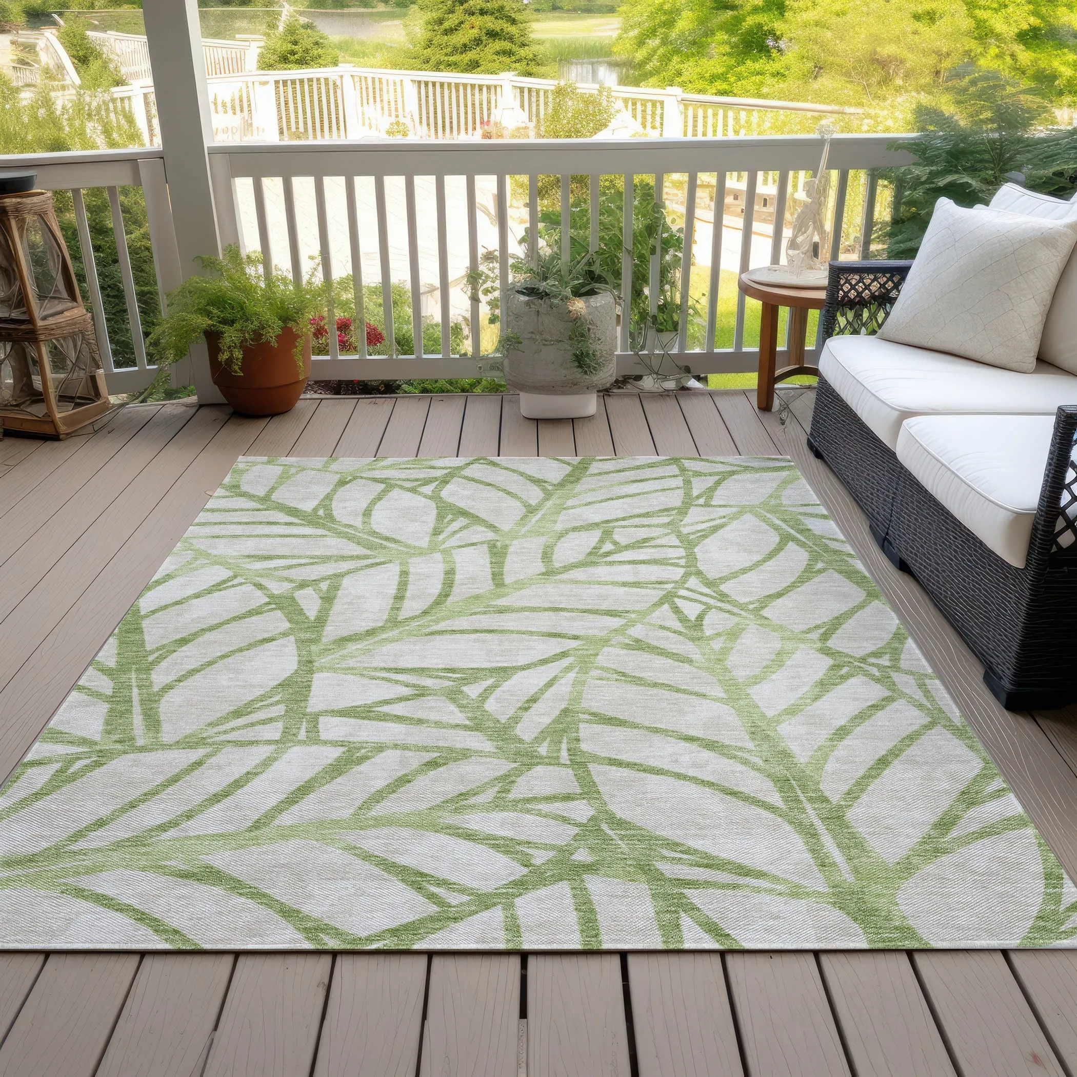 Machine Washable Indoor/ Outdoor Chantille Modern Palm Rug