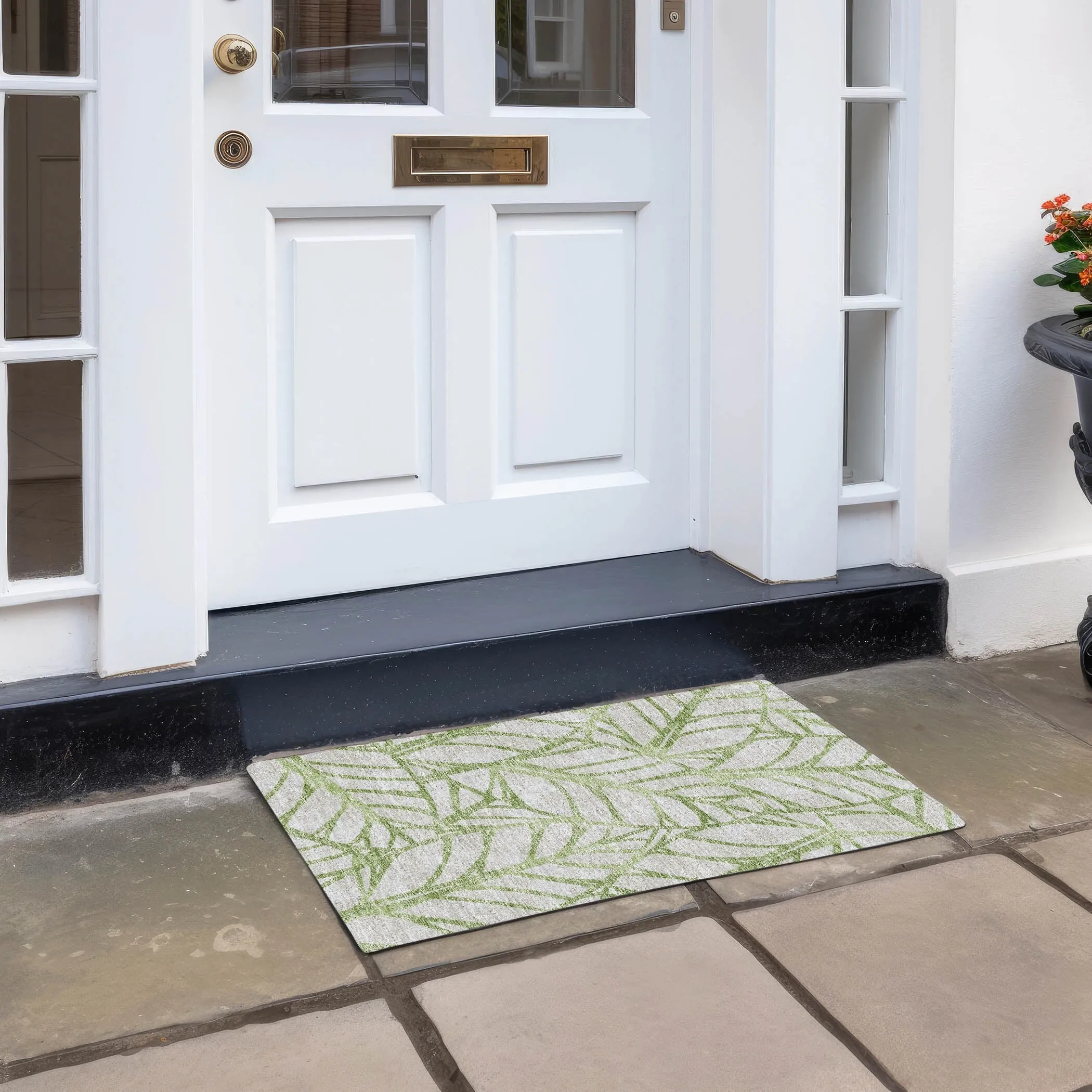 Machine Washable Indoor/ Outdoor Chantille Modern Palm Rug