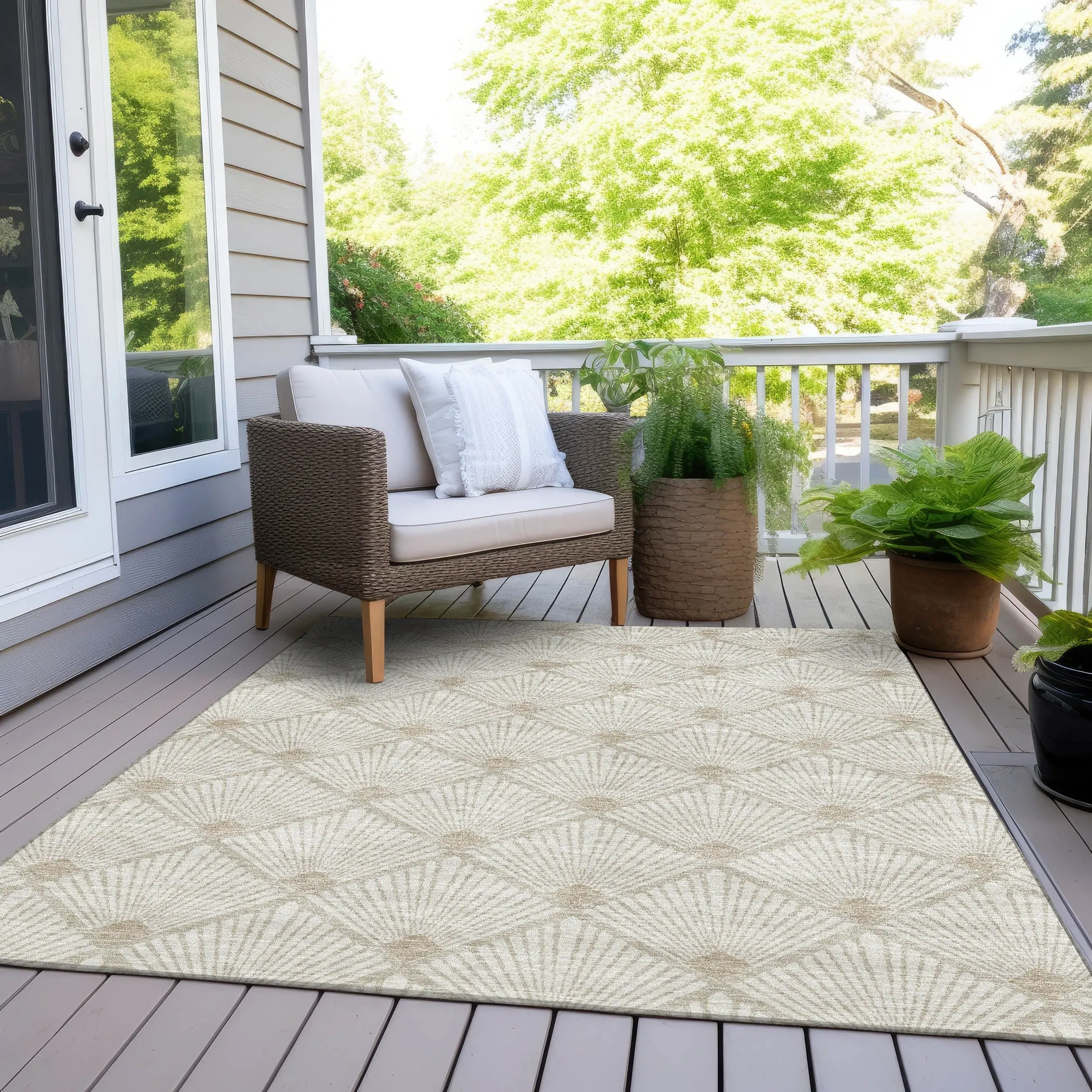 Machine Washable Indoor/ Outdoor Chantille Modern Shells Rug