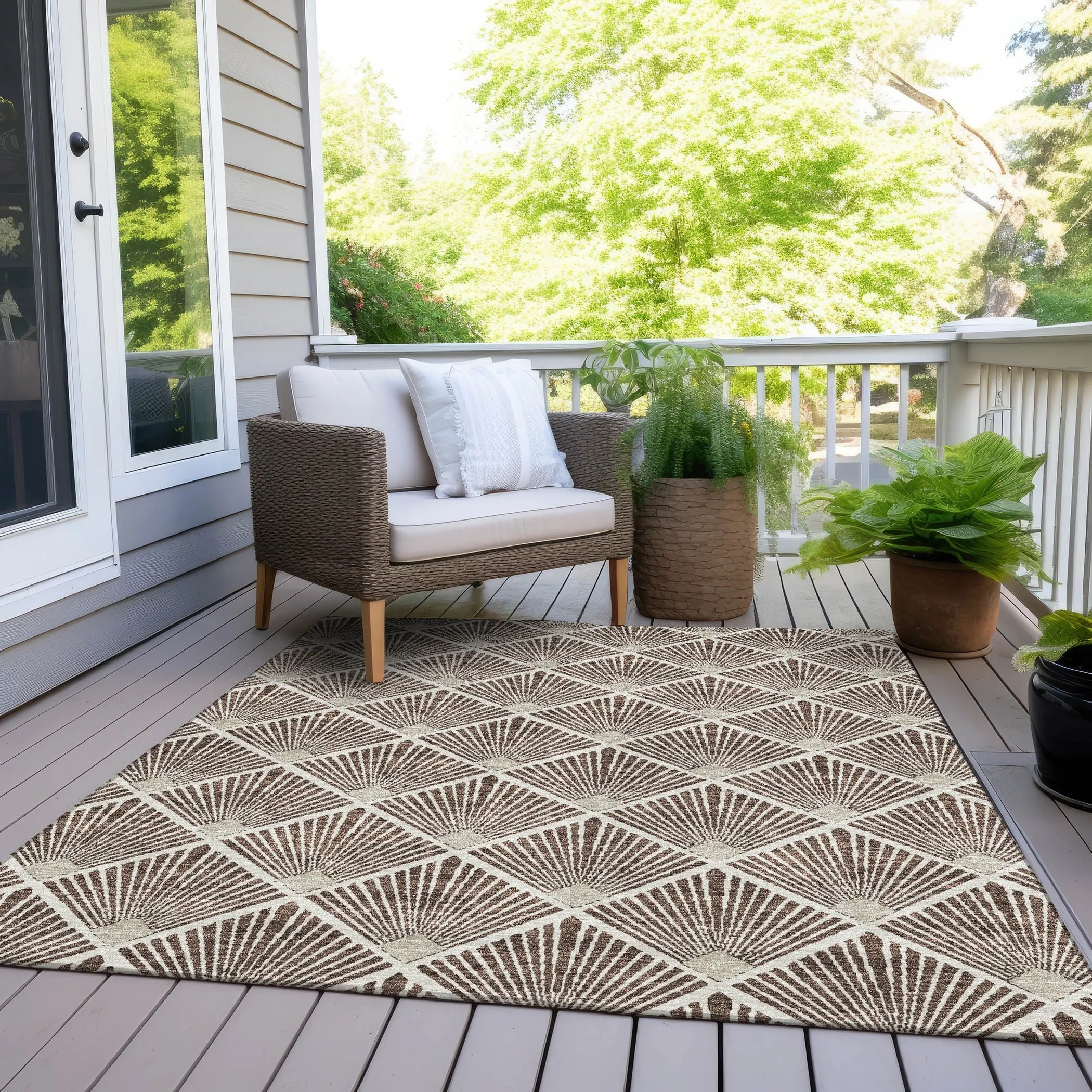 Machine Washable Indoor/ Outdoor Chantille Modern Shells Rug