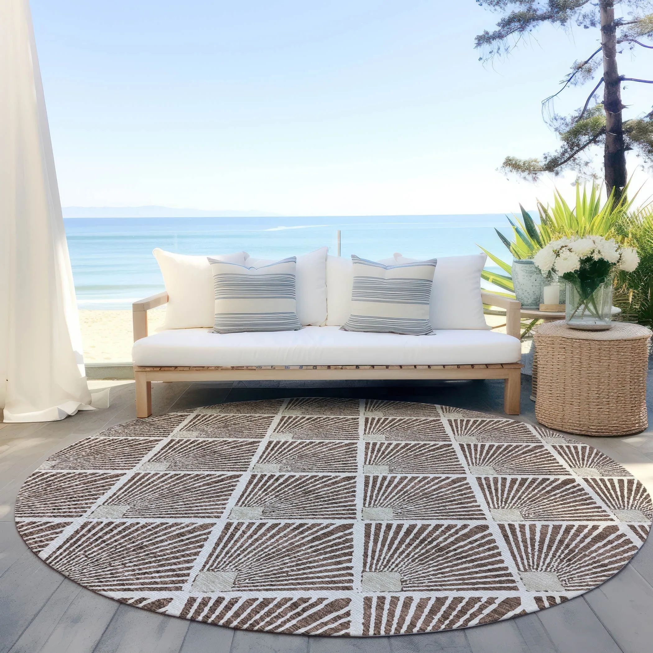 Machine Washable Indoor/ Outdoor Chantille Modern Shells Rug
