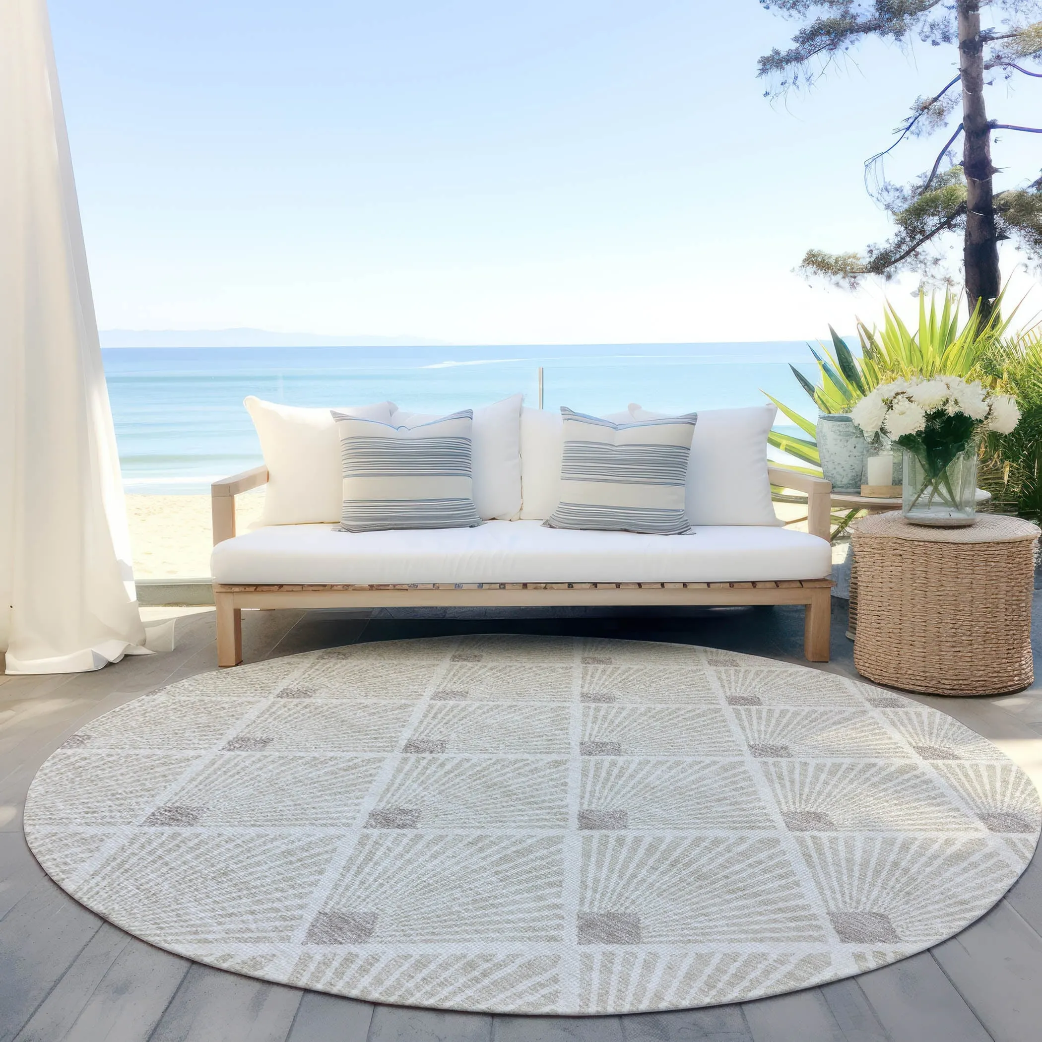 Machine Washable Indoor/ Outdoor Chantille Modern Shells Rug