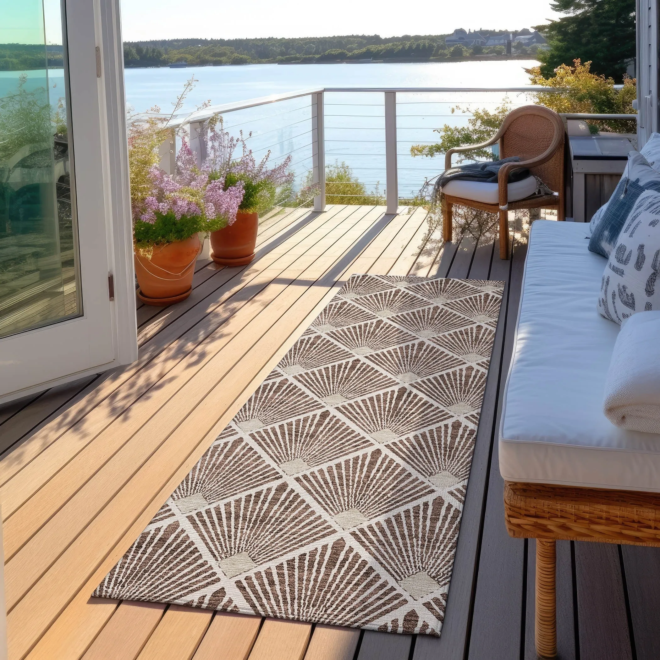 Machine Washable Indoor/ Outdoor Chantille Modern Shells Rug