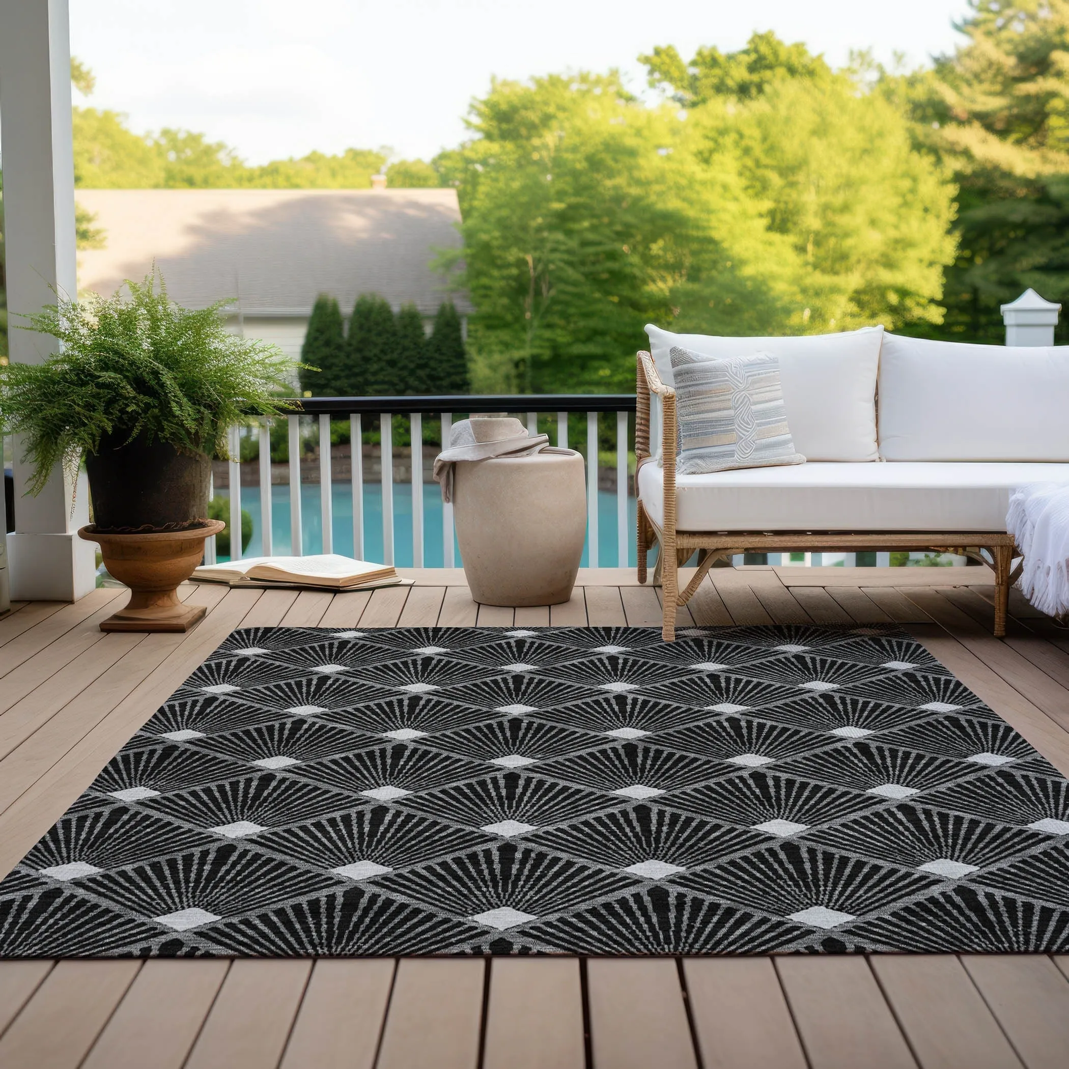 Machine Washable Indoor/ Outdoor Chantille Modern Shells Rug
