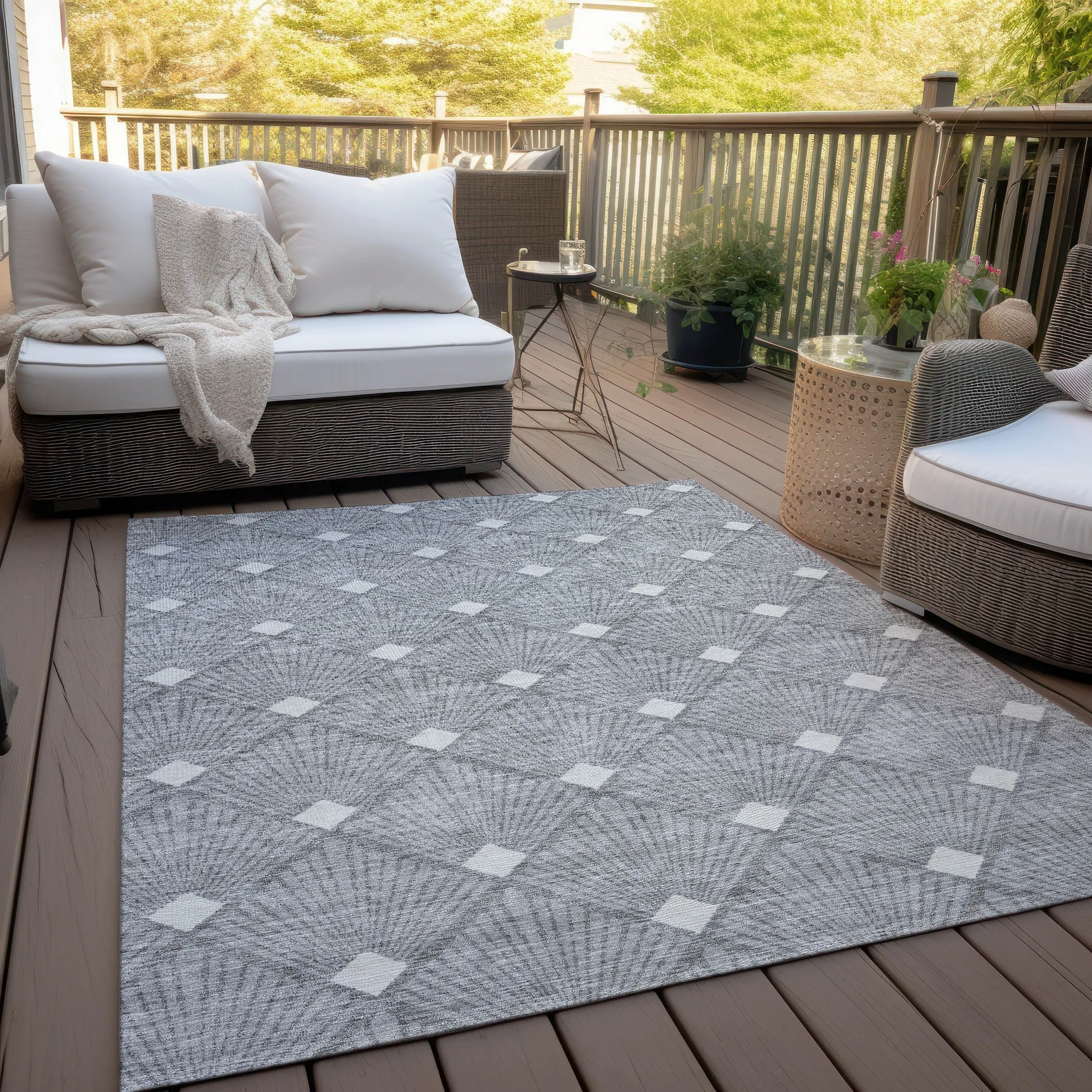 Machine Washable Indoor/ Outdoor Chantille Modern Shells Rug