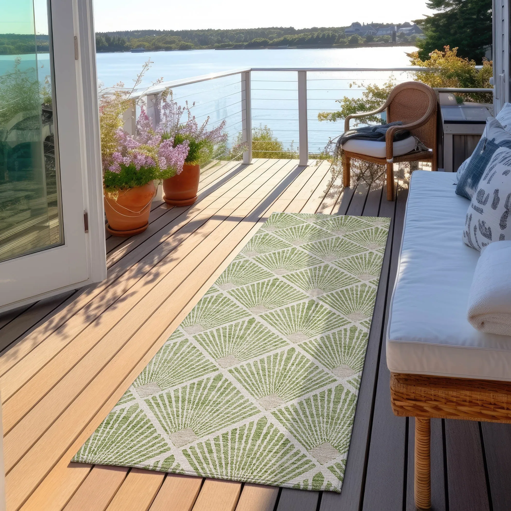 Machine Washable Indoor/ Outdoor Chantille Modern Shells Rug