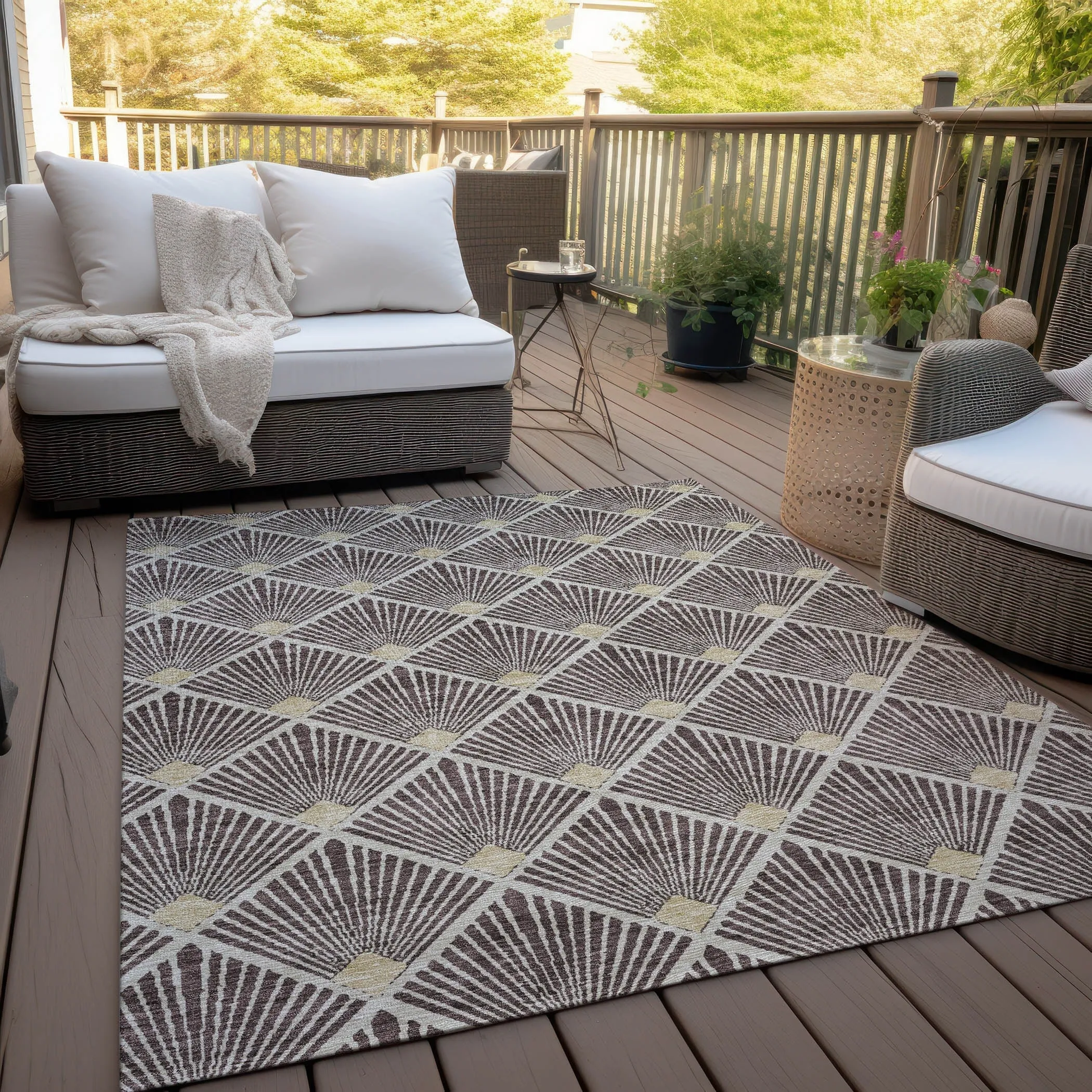 Machine Washable Indoor/ Outdoor Chantille Modern Shells Rug