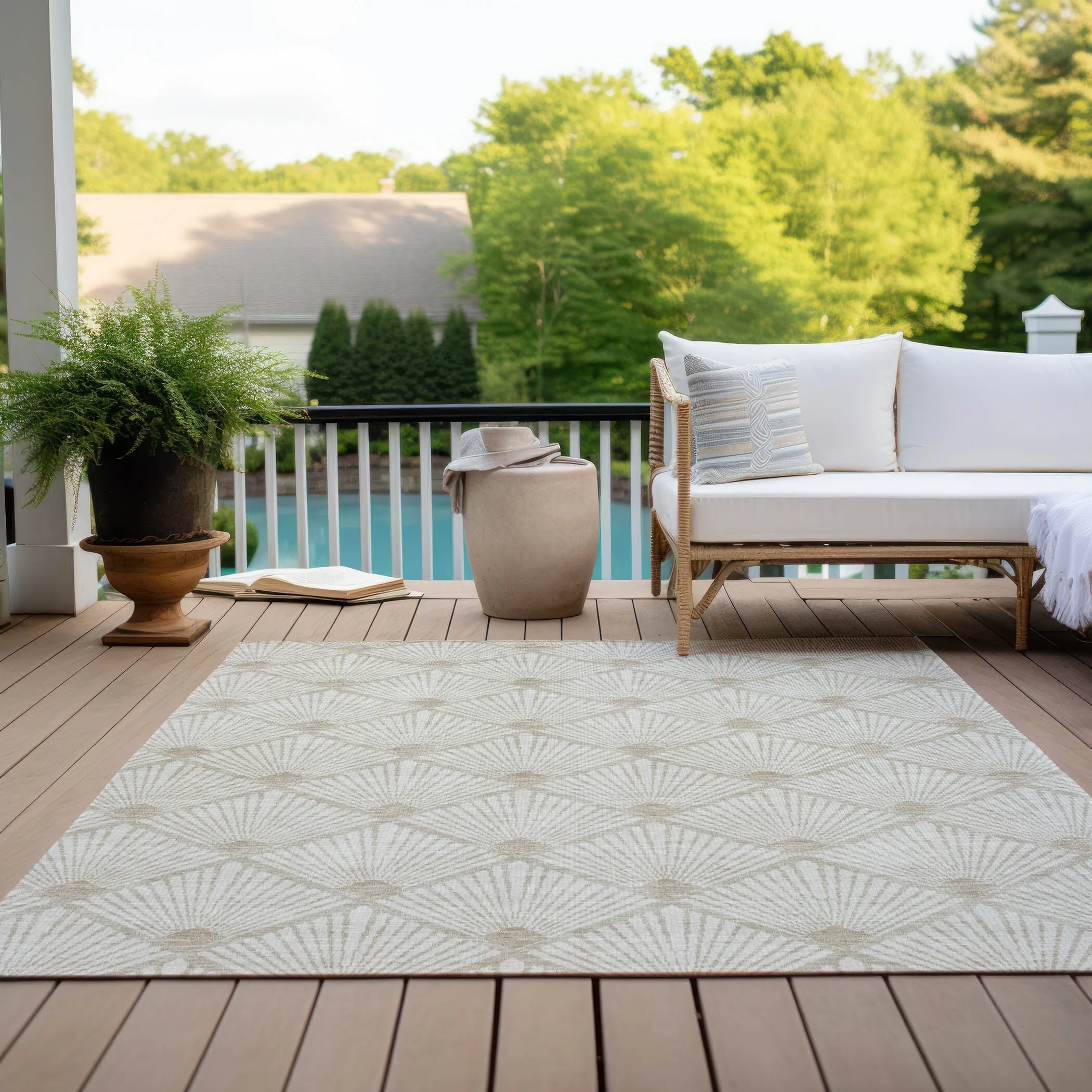 Machine Washable Indoor/ Outdoor Chantille Modern Shells Rug