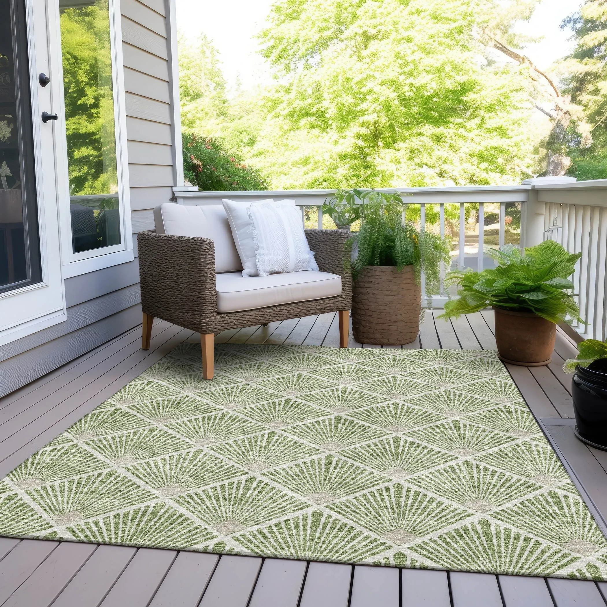 Machine Washable Indoor/ Outdoor Chantille Modern Shells Rug