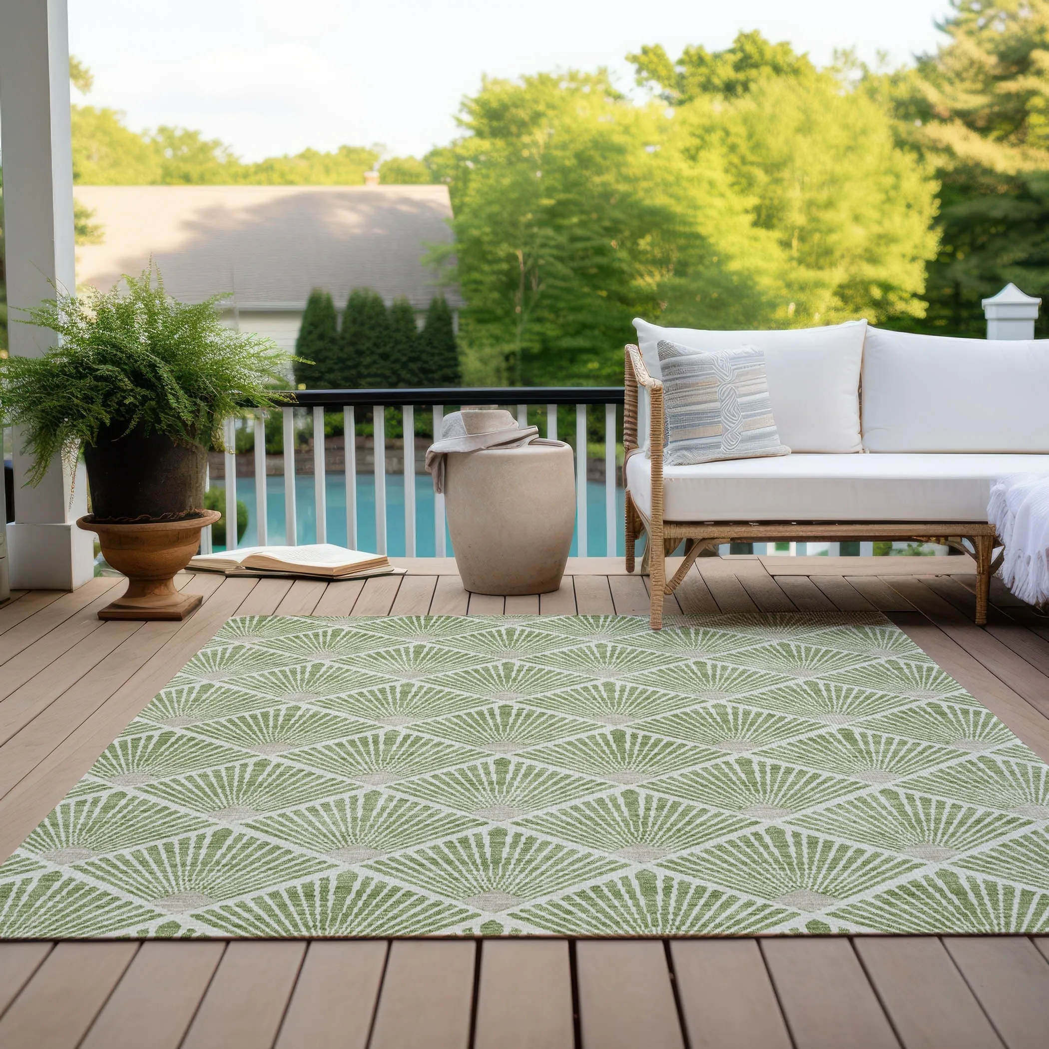 Machine Washable Indoor/ Outdoor Chantille Modern Shells Rug