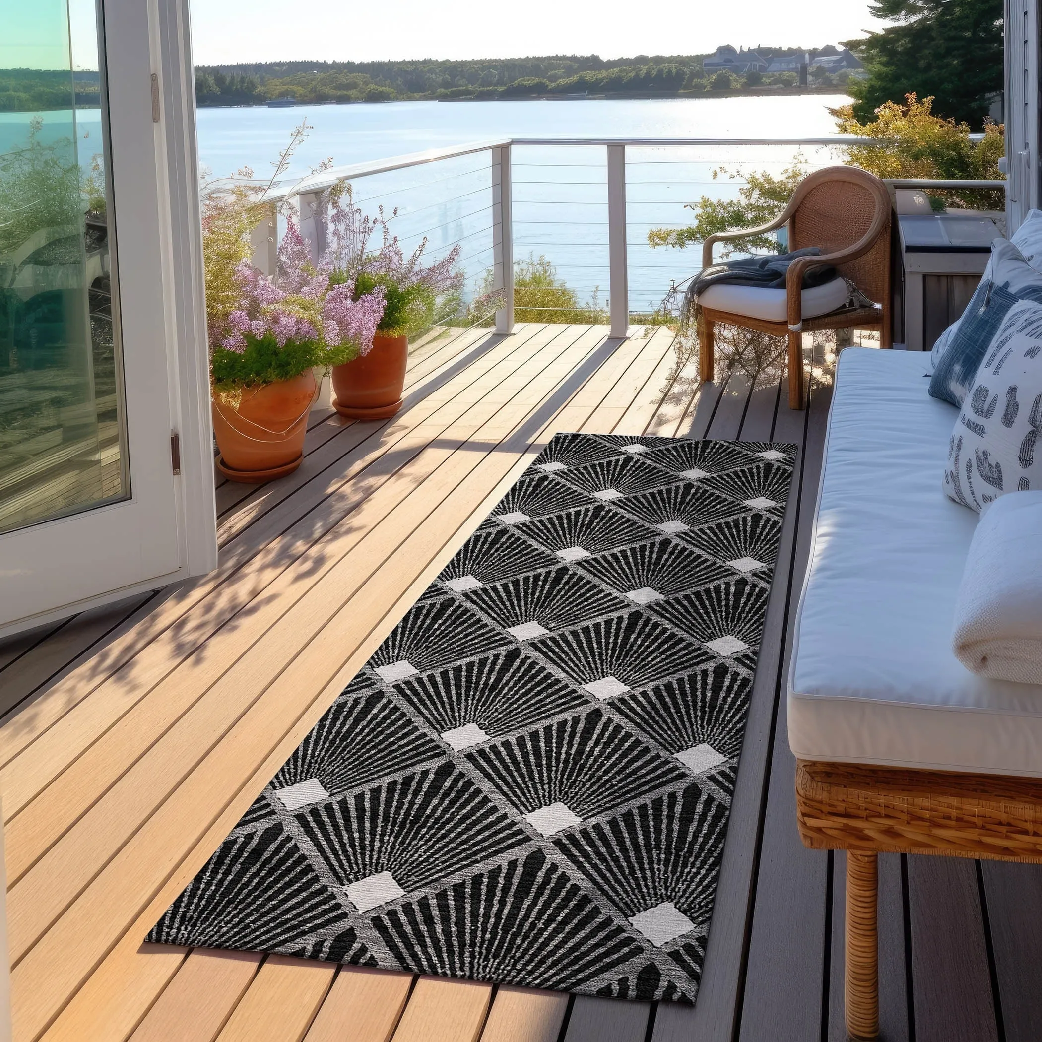 Machine Washable Indoor/ Outdoor Chantille Modern Shells Rug