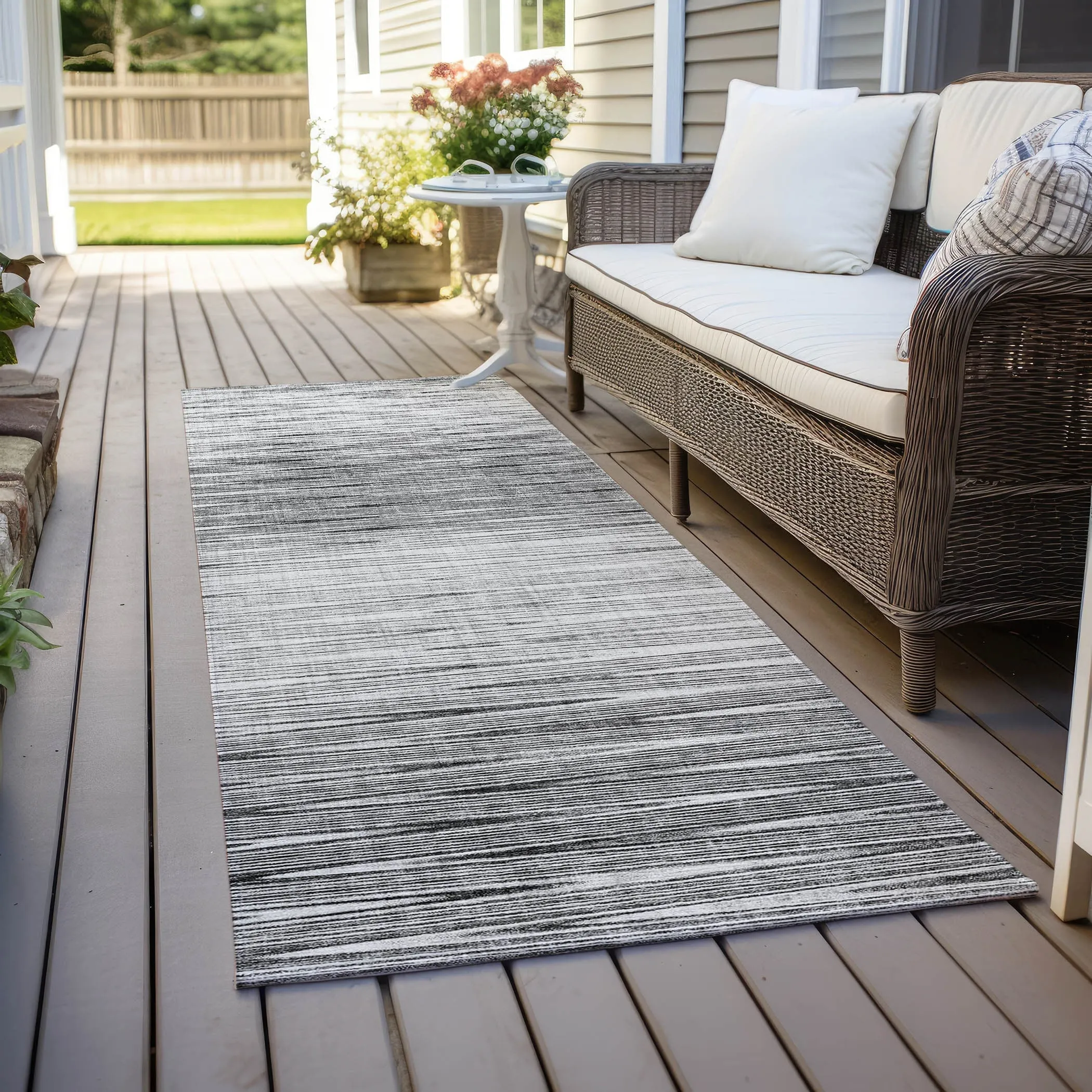 Machine Washable Indoor/ Outdoor Chantille Ombre Stripes Rug