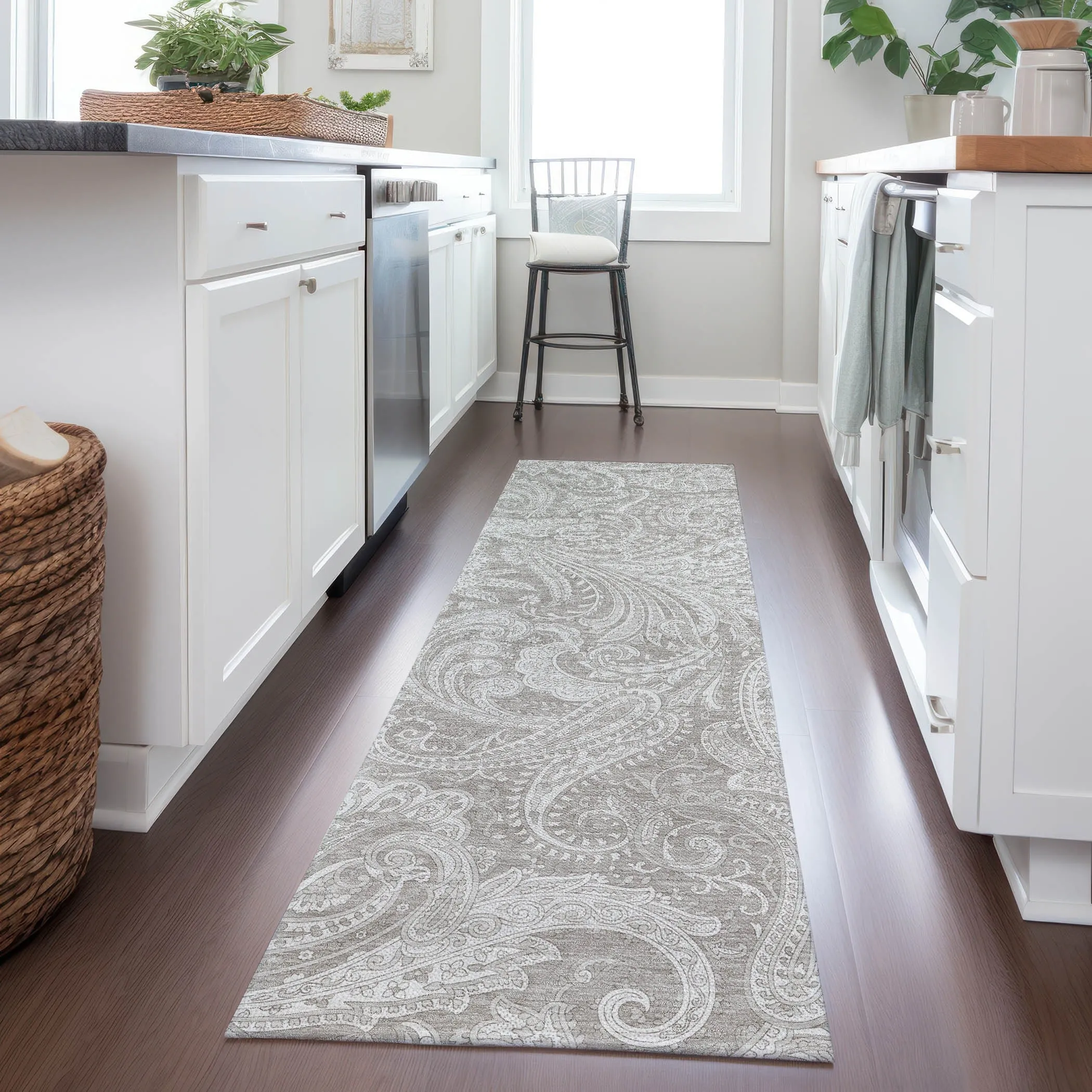 Machine Washable Indoor/ Outdoor Chantille Paisley Traditional Rug