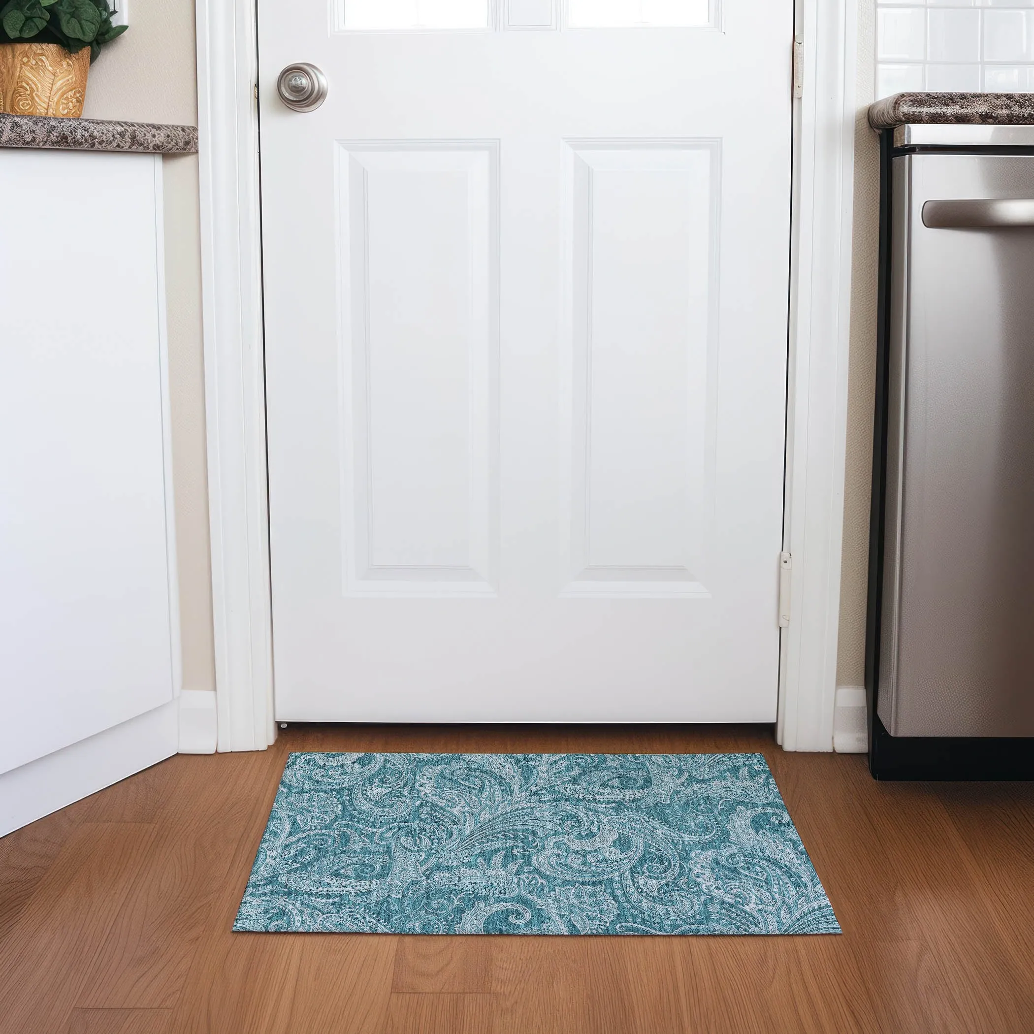 Machine Washable Indoor/ Outdoor Chantille Paisley Traditional Rug