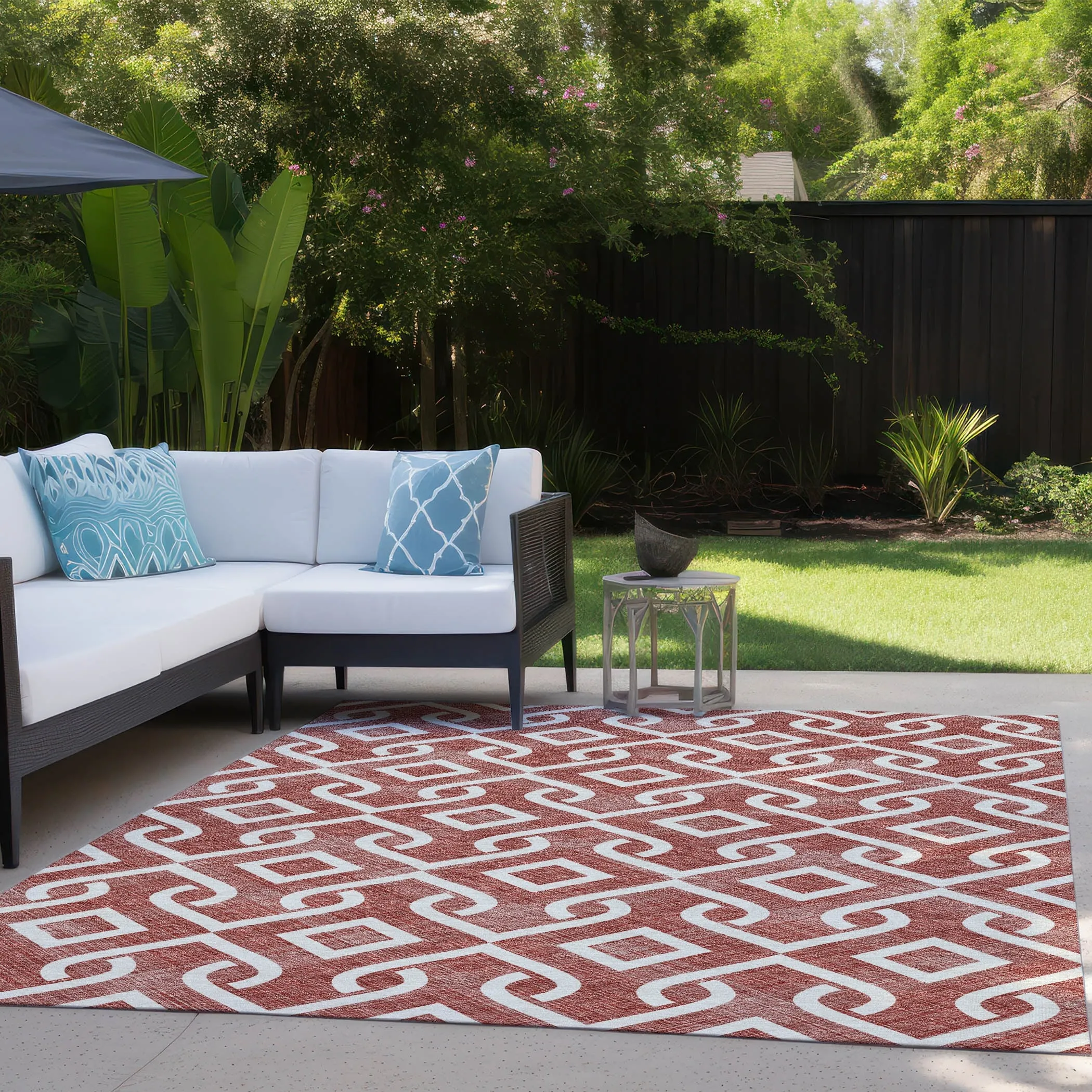 Machine Washable Indoor/ Outdoor Chantille Trellis Scroll Rug