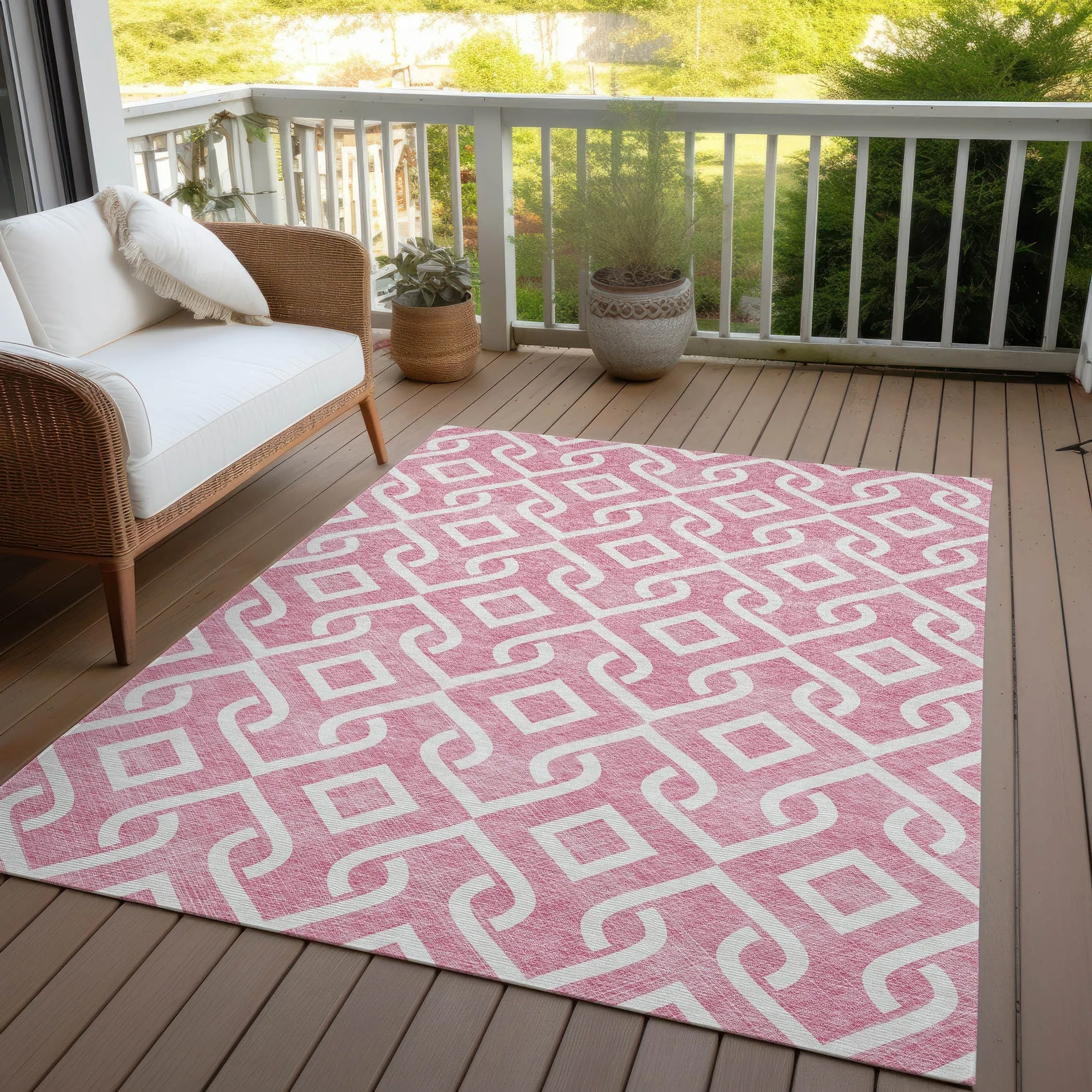 Machine Washable Indoor/ Outdoor Chantille Trellis Scroll Rug