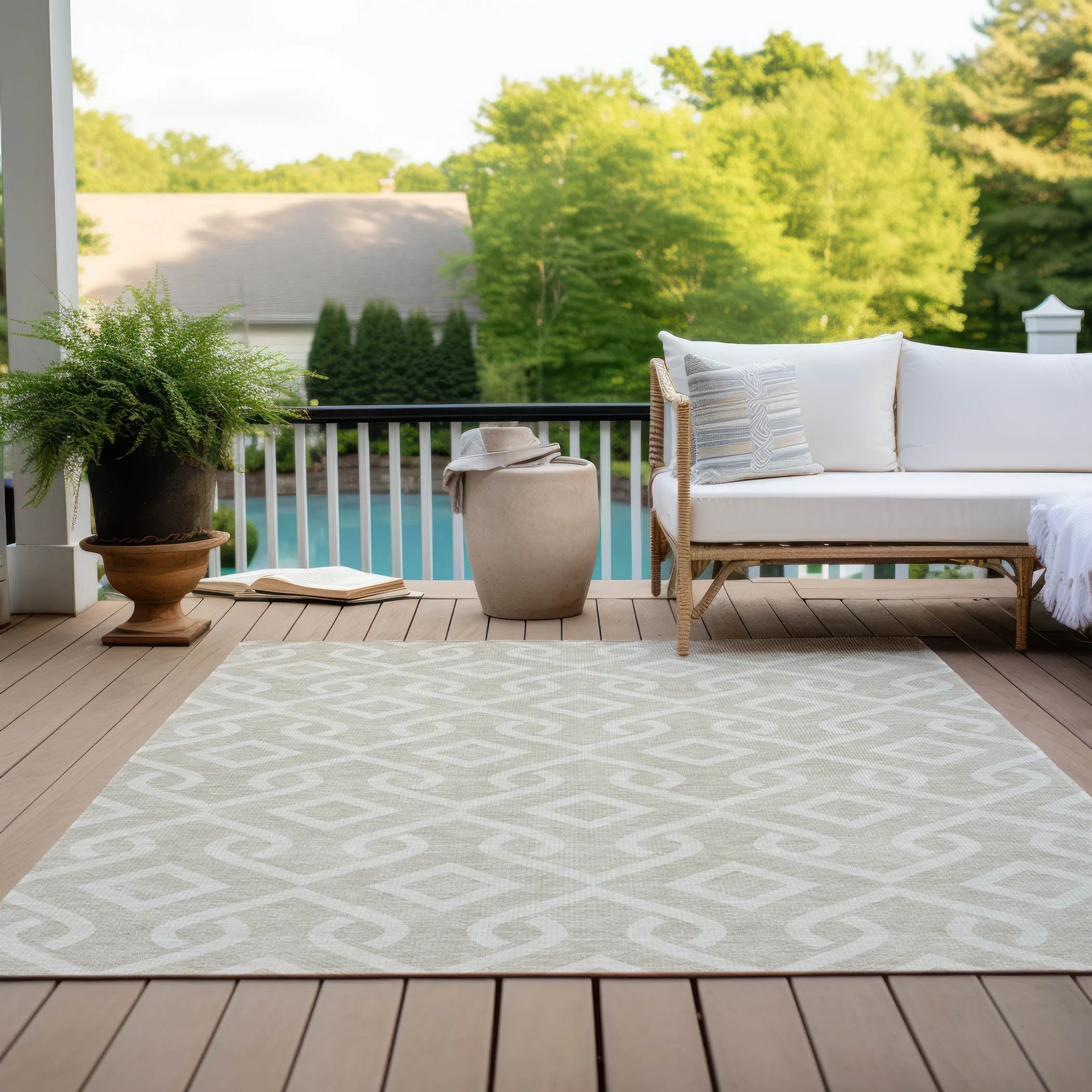 Machine Washable Indoor/ Outdoor Chantille Trellis Scroll Rug