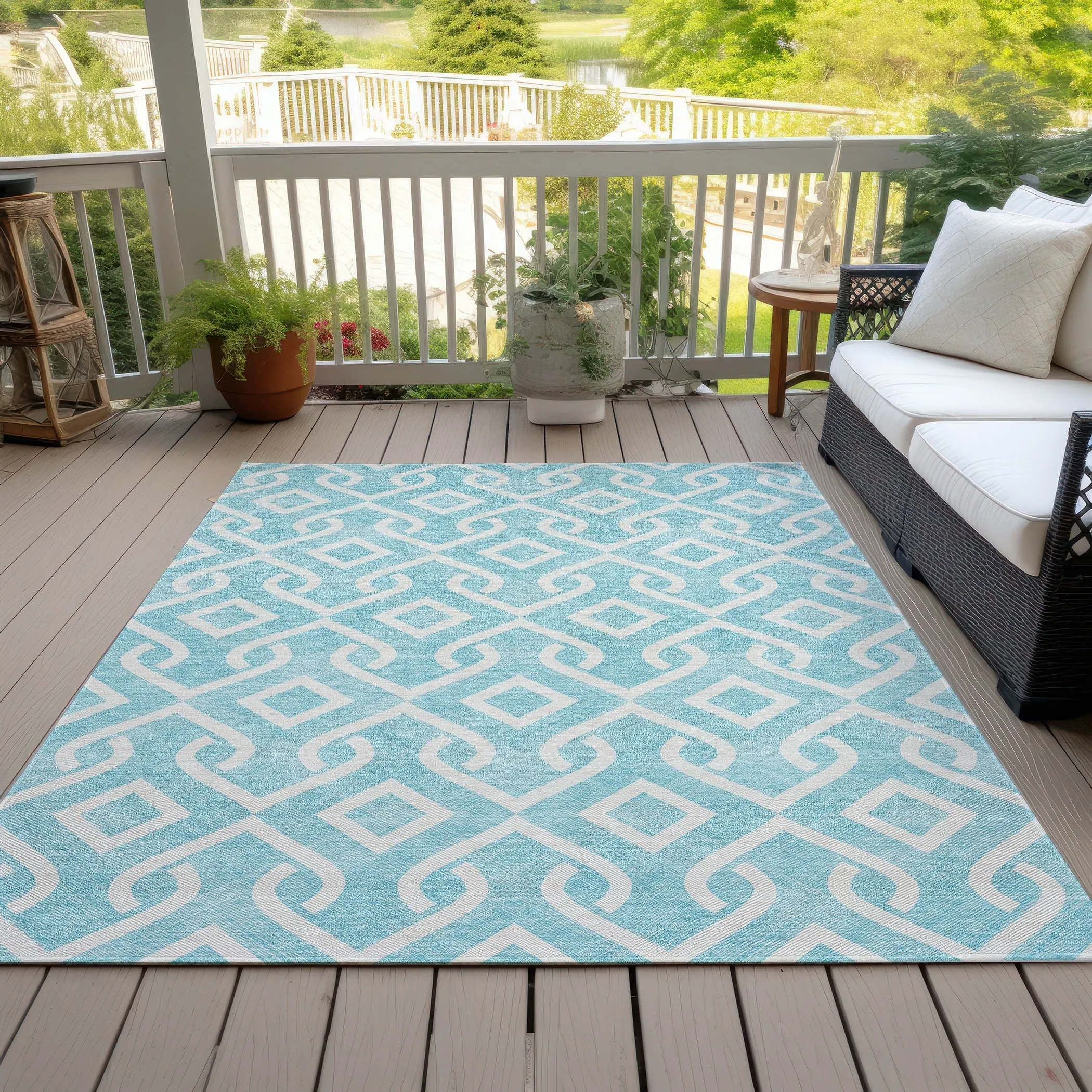 Machine Washable Indoor/ Outdoor Chantille Trellis Scroll Rug