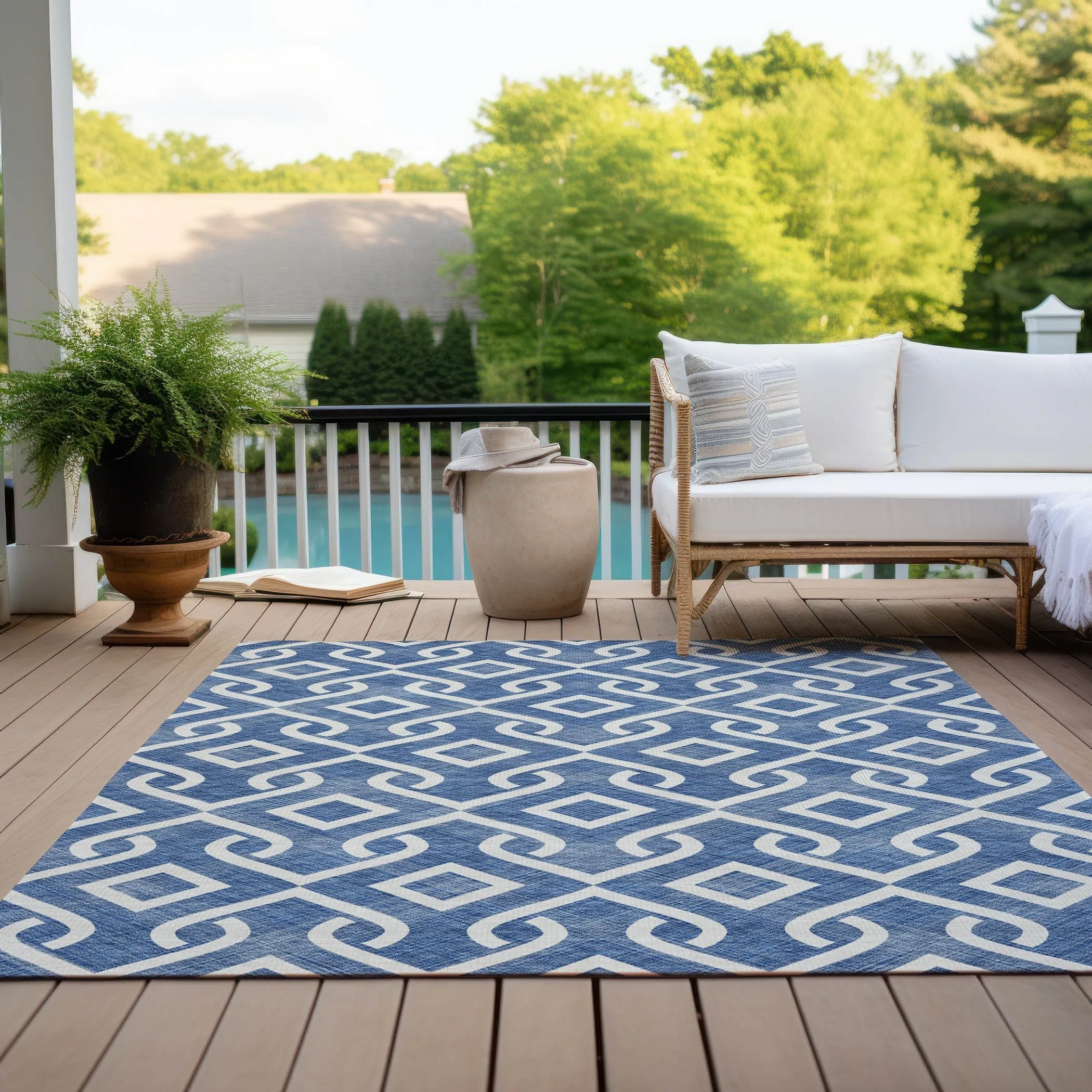 Machine Washable Indoor/ Outdoor Chantille Trellis Scroll Rug