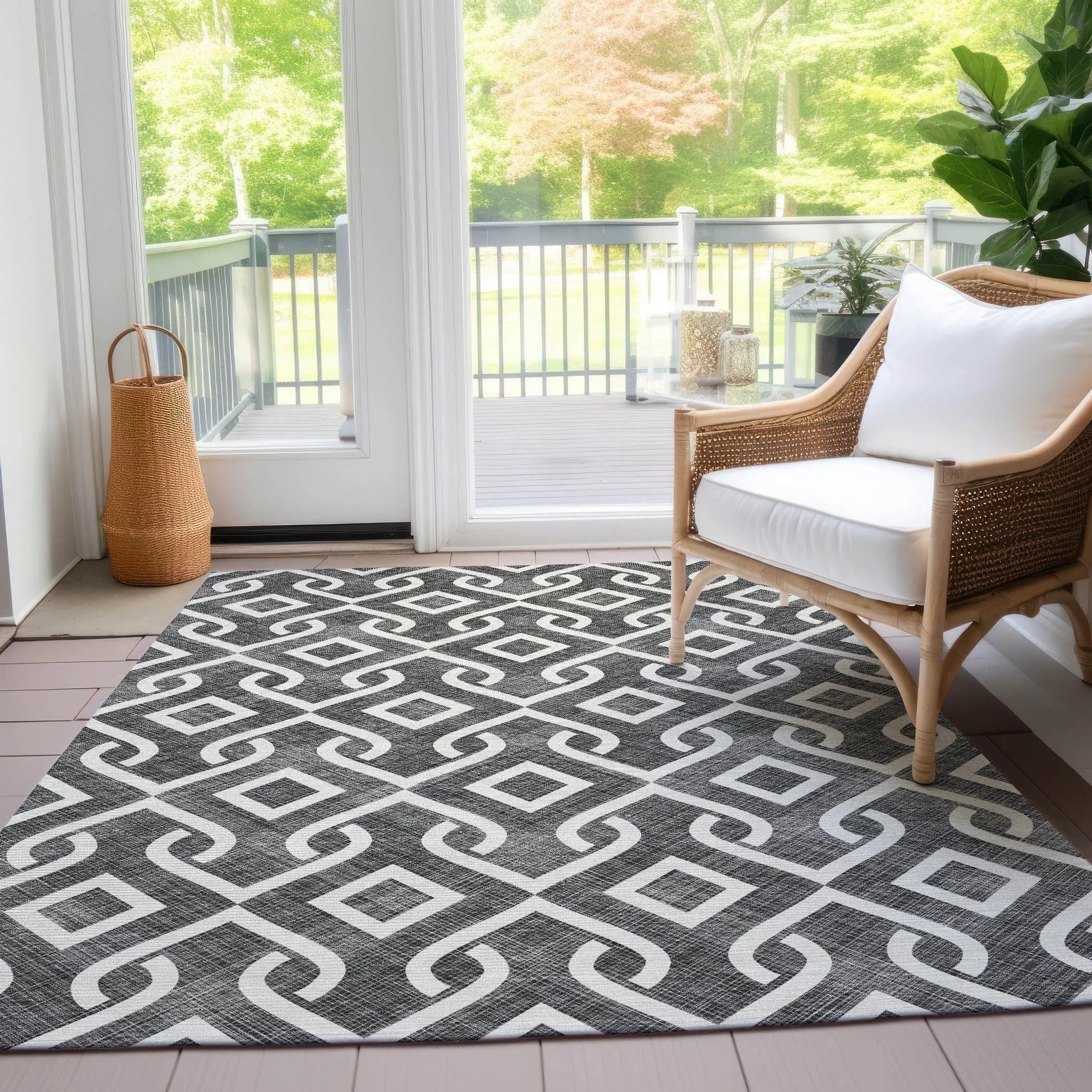 Machine Washable Indoor/ Outdoor Chantille Trellis Scroll Rug