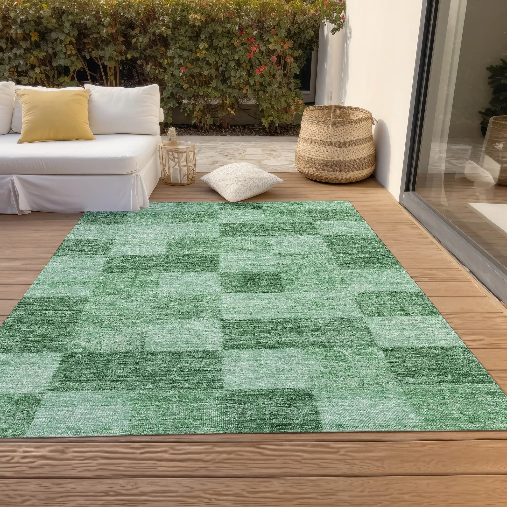 Machine Washable Indoor/ Outdoor Checker Chantille Rug