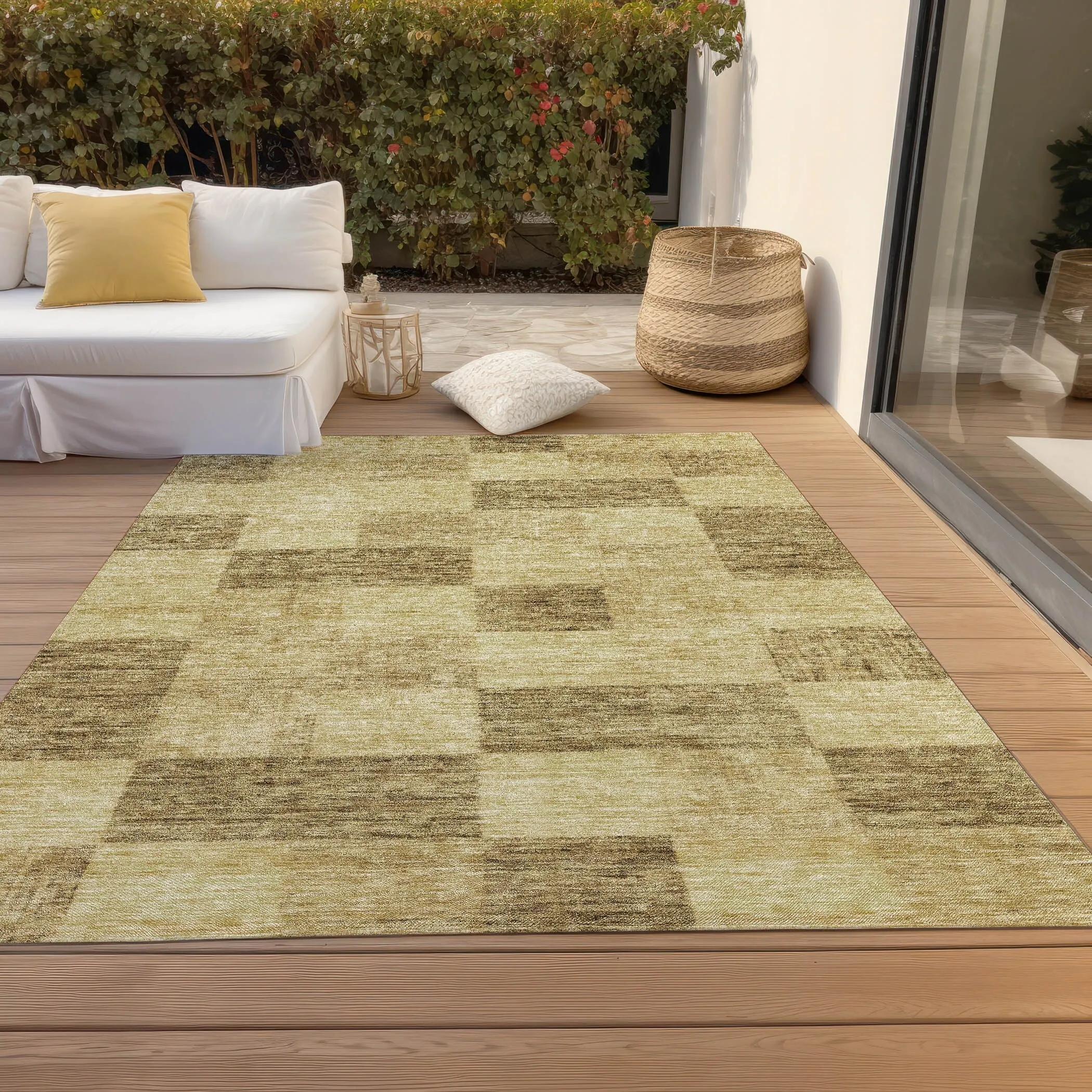 Machine Washable Indoor/ Outdoor Checker Chantille Rug