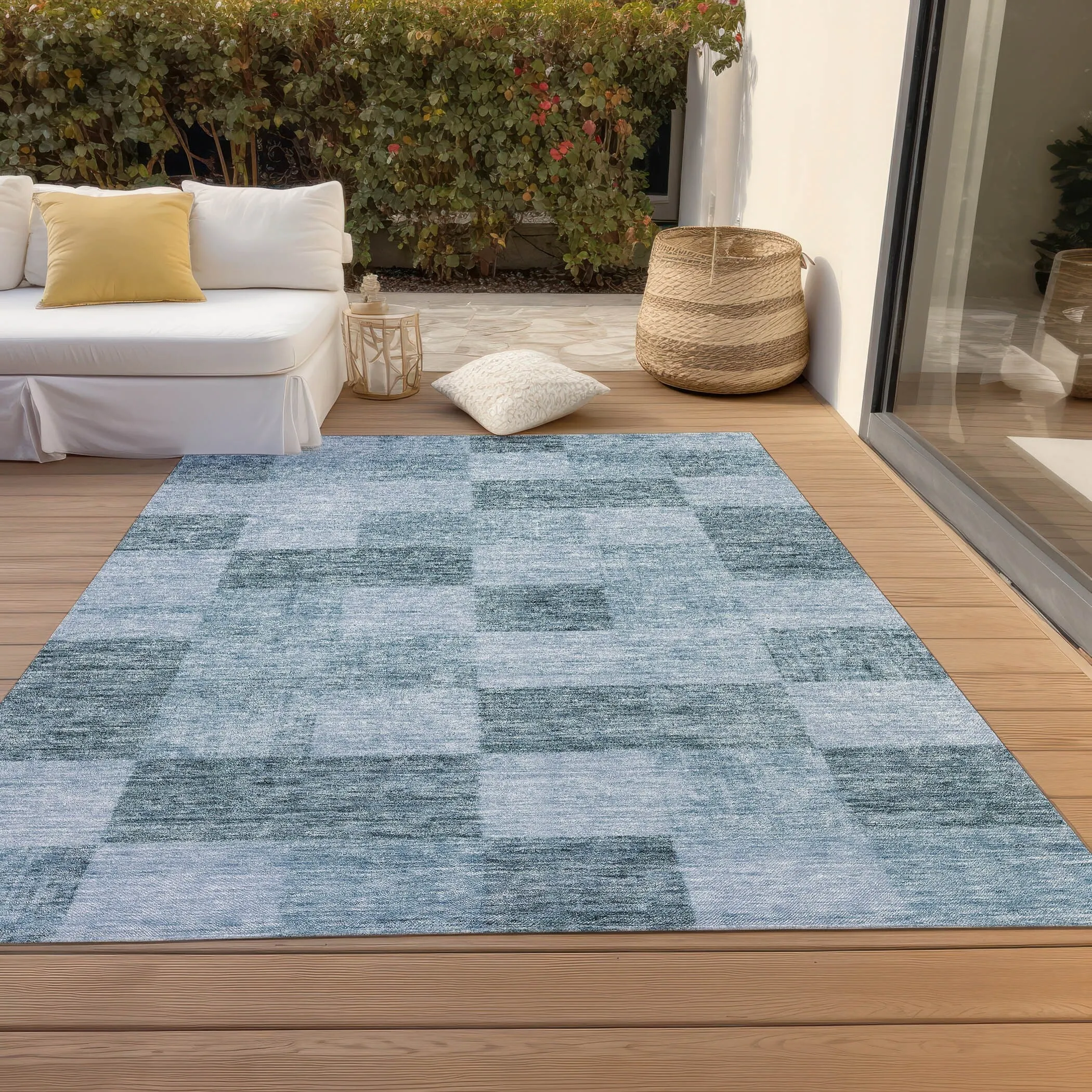 Machine Washable Indoor/ Outdoor Checker Chantille Rug