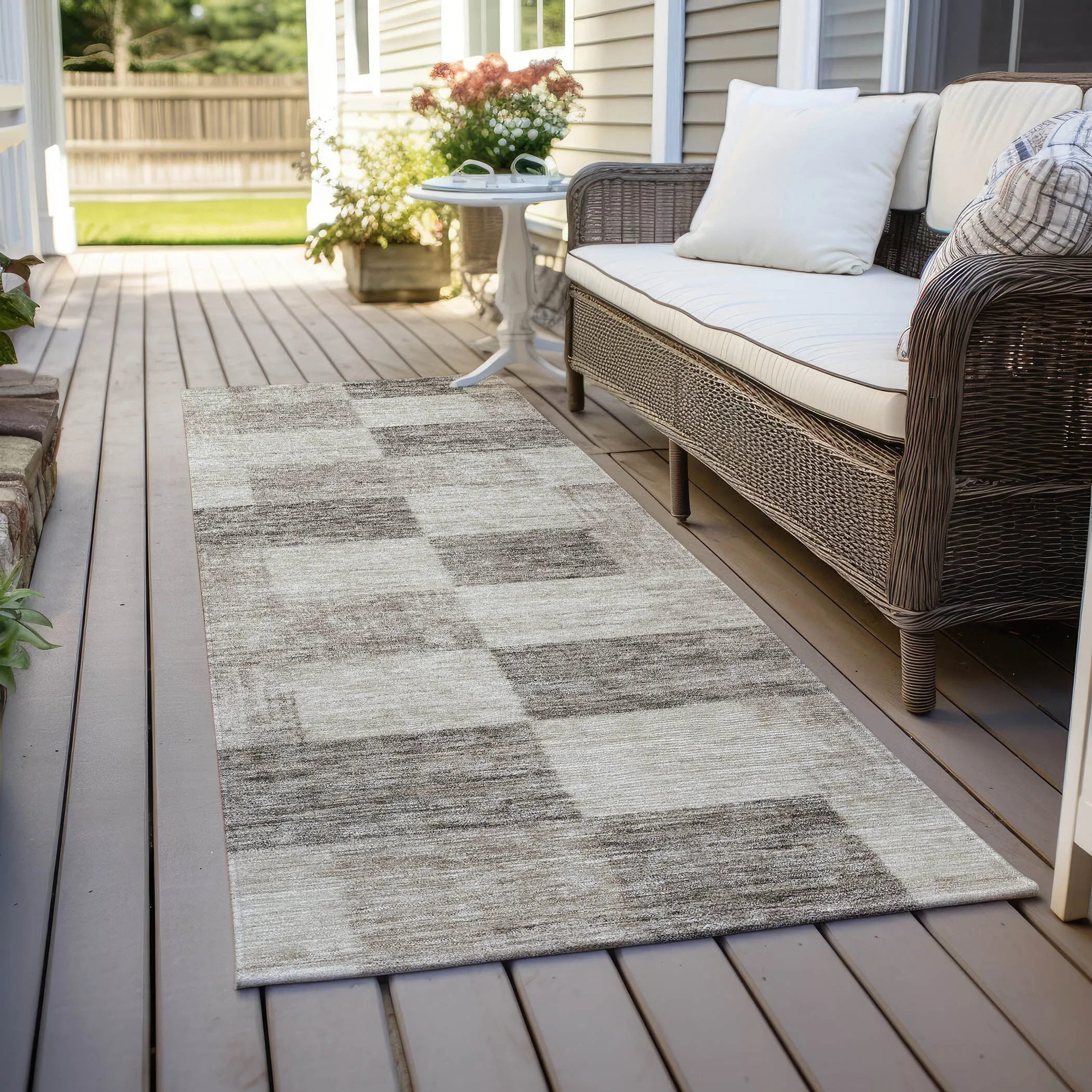 Machine Washable Indoor/ Outdoor Checker Chantille Rug