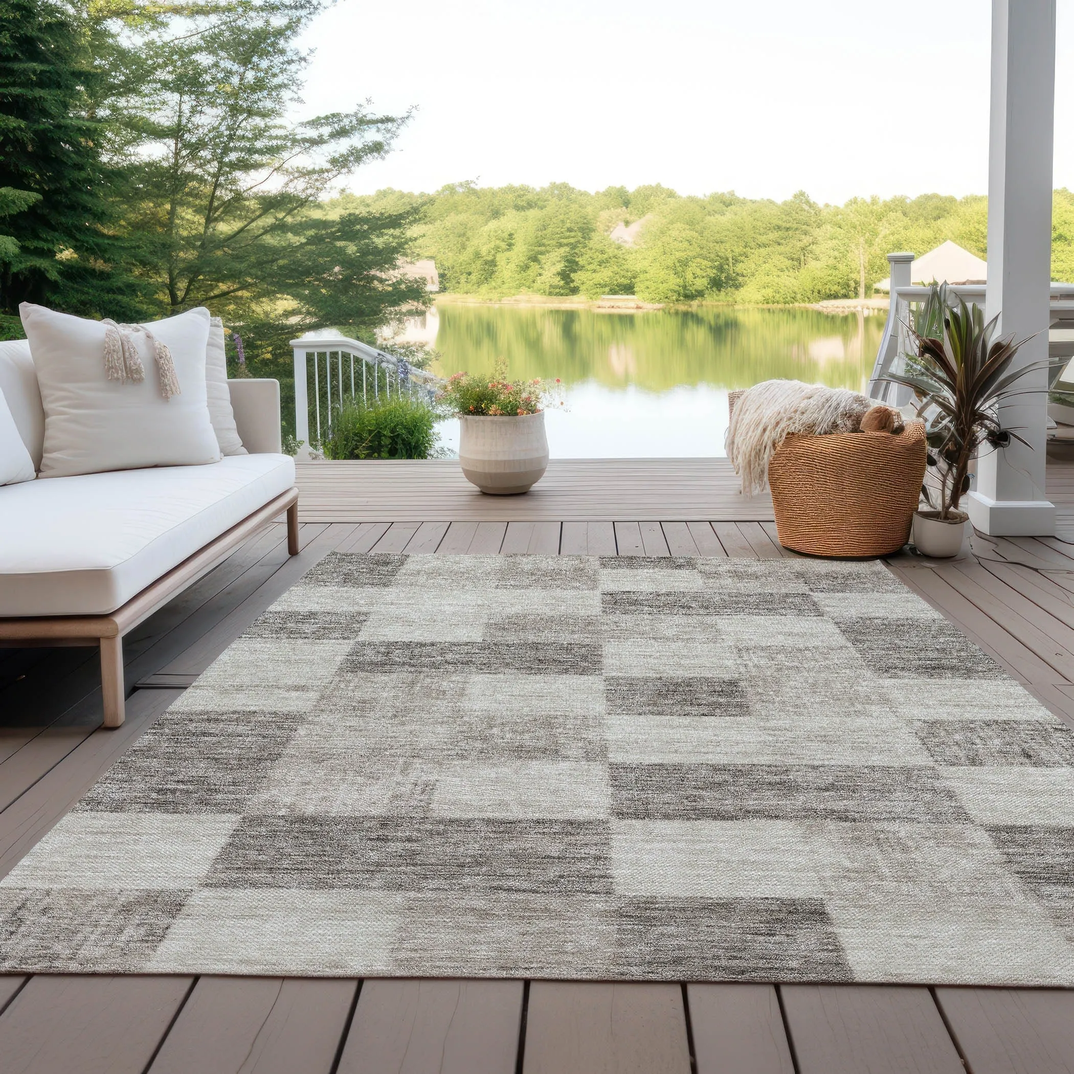 Machine Washable Indoor/ Outdoor Checker Chantille Rug