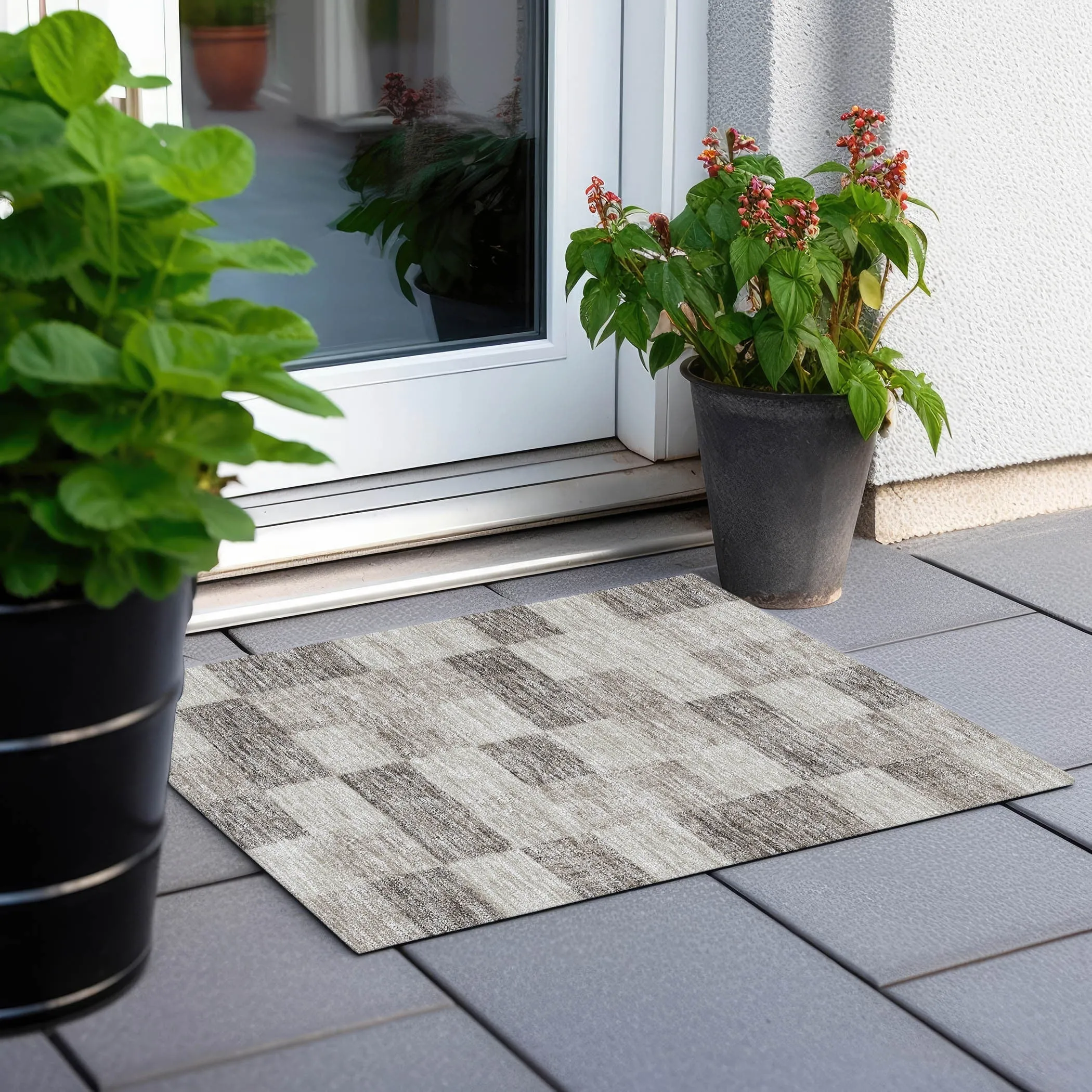 Machine Washable Indoor/ Outdoor Checker Chantille Rug