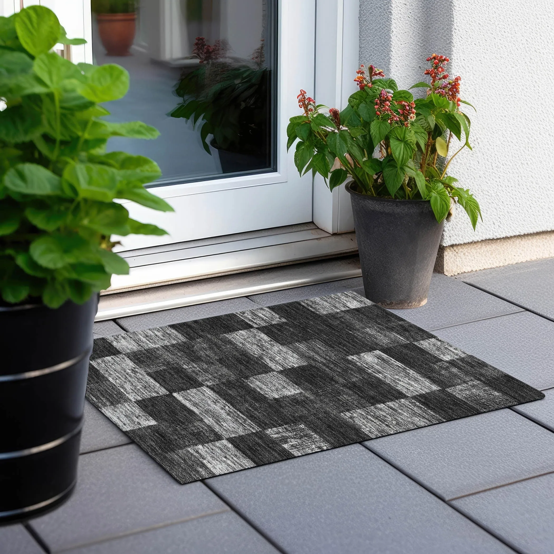 Machine Washable Indoor/ Outdoor Checker Chantille Rug