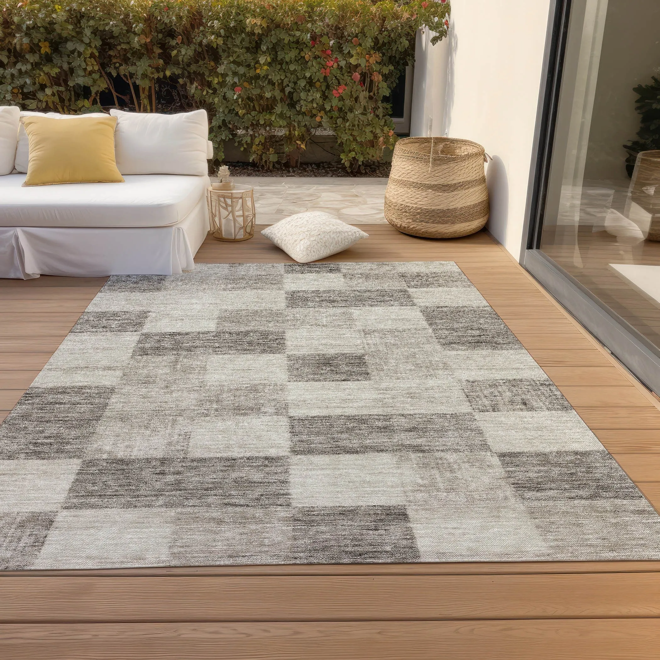 Machine Washable Indoor/ Outdoor Checker Chantille Rug