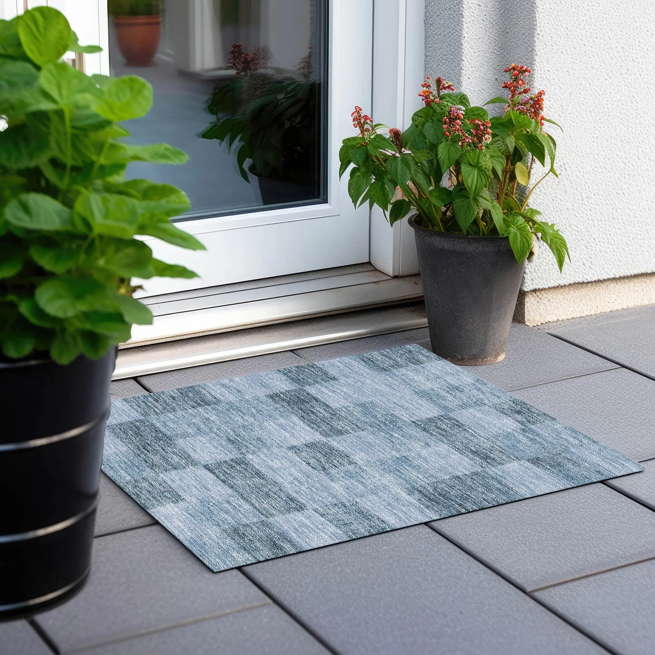 Machine Washable Indoor/ Outdoor Checker Chantille Rug